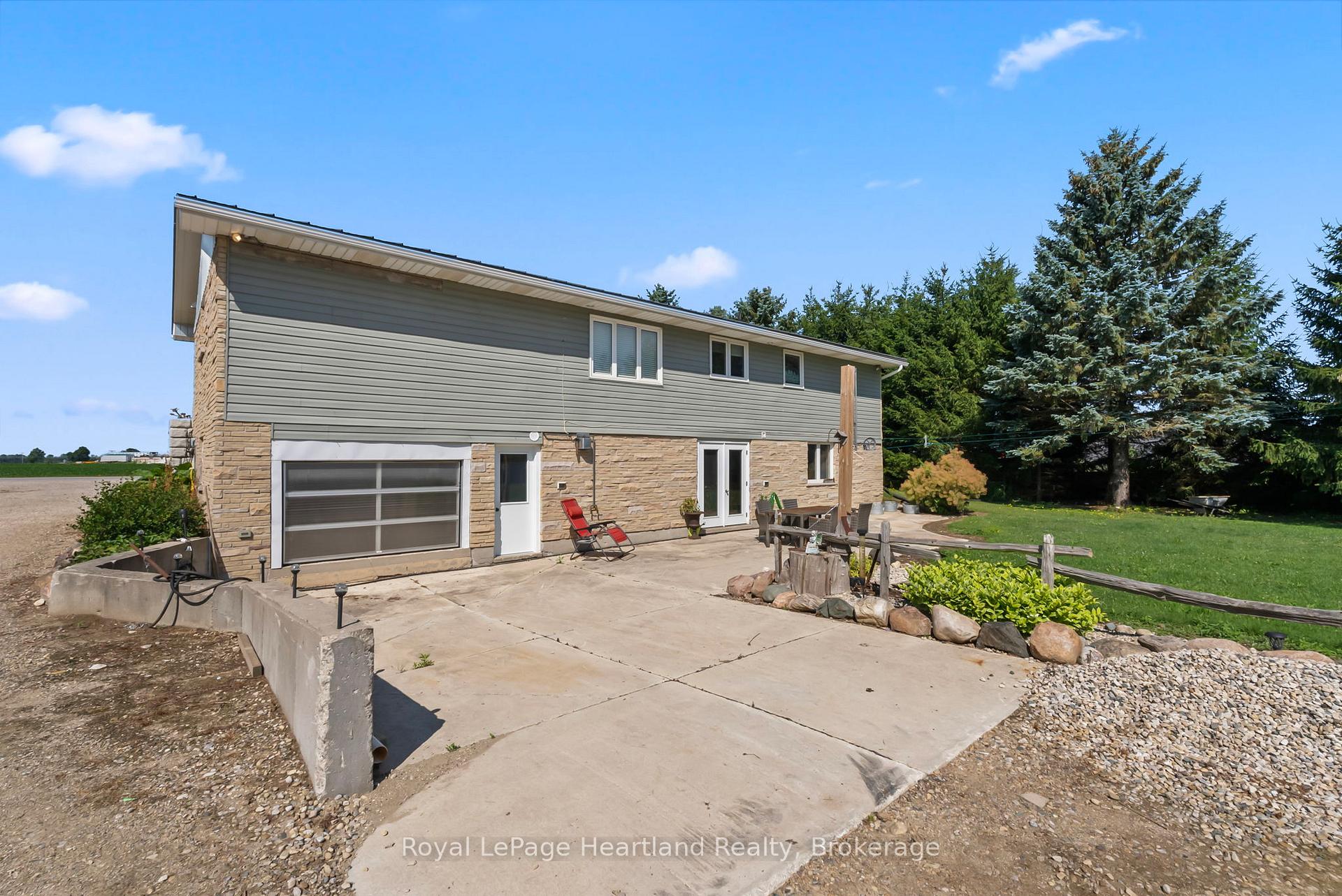 Photo 10 of 8715 Wellington Rd 7, Mapleton, Rural Mapleton — HOMEH