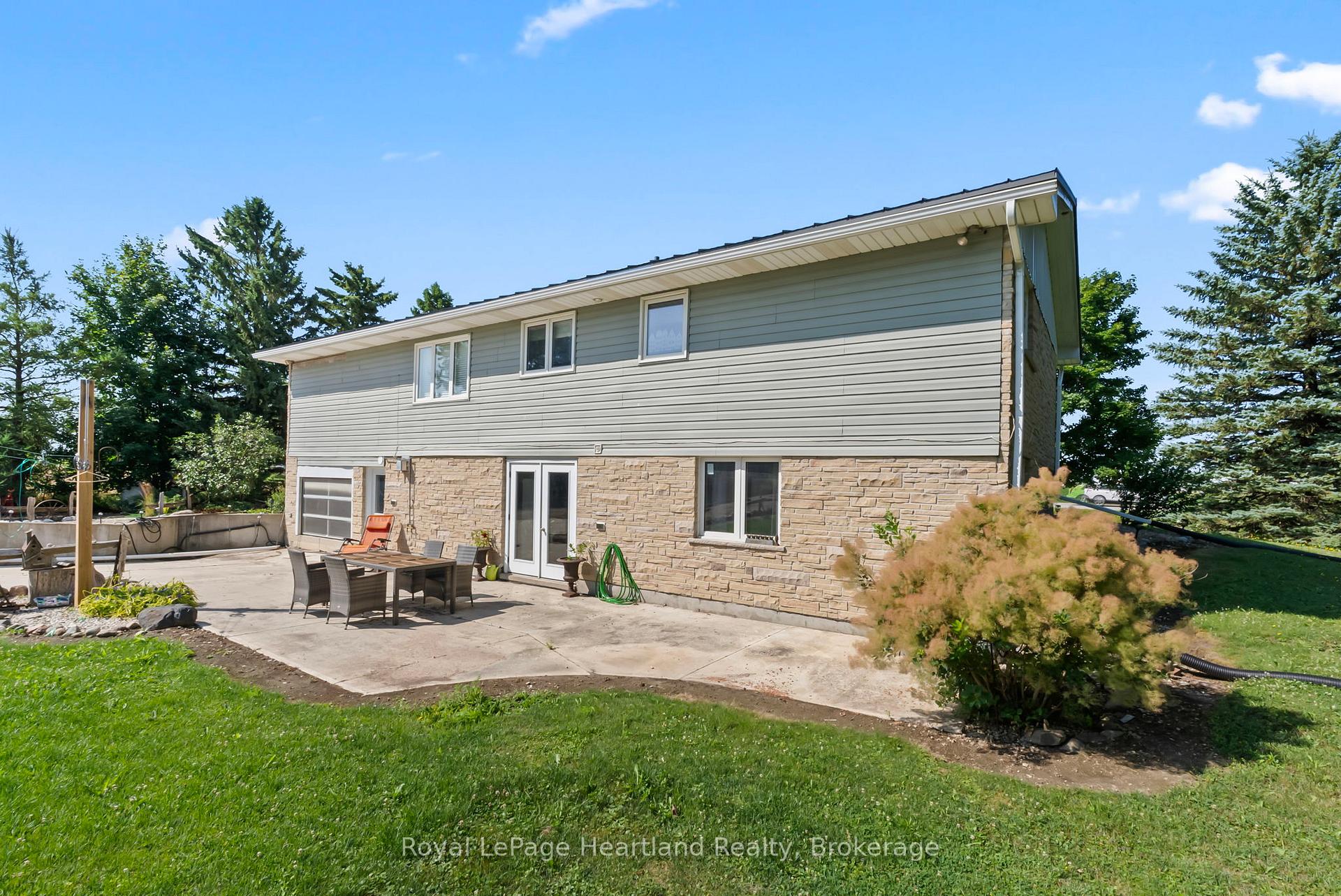 Photo 11 of 8715 Wellington Rd 7, Mapleton, Rural Mapleton — HOMEH