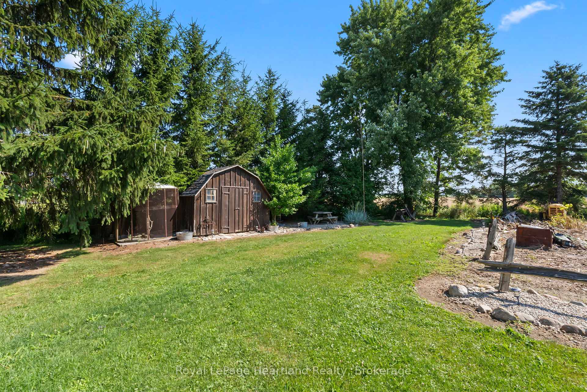 Photo 13 of 8715 Wellington Rd 7, Mapleton, Rural Mapleton — HOMEH
