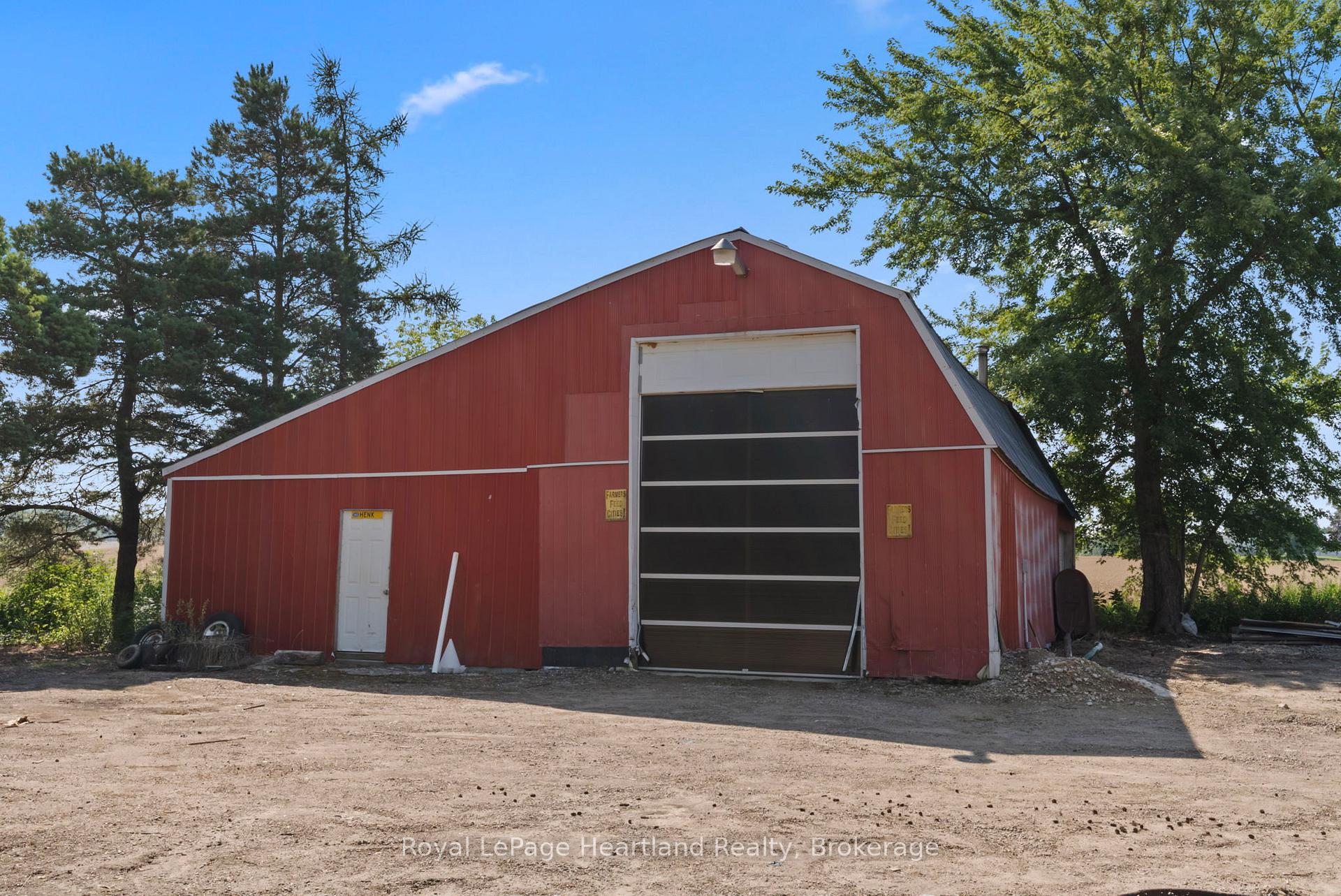 Photo 14 of 8715 Wellington Rd 7, Mapleton, Rural Mapleton — HOMEH