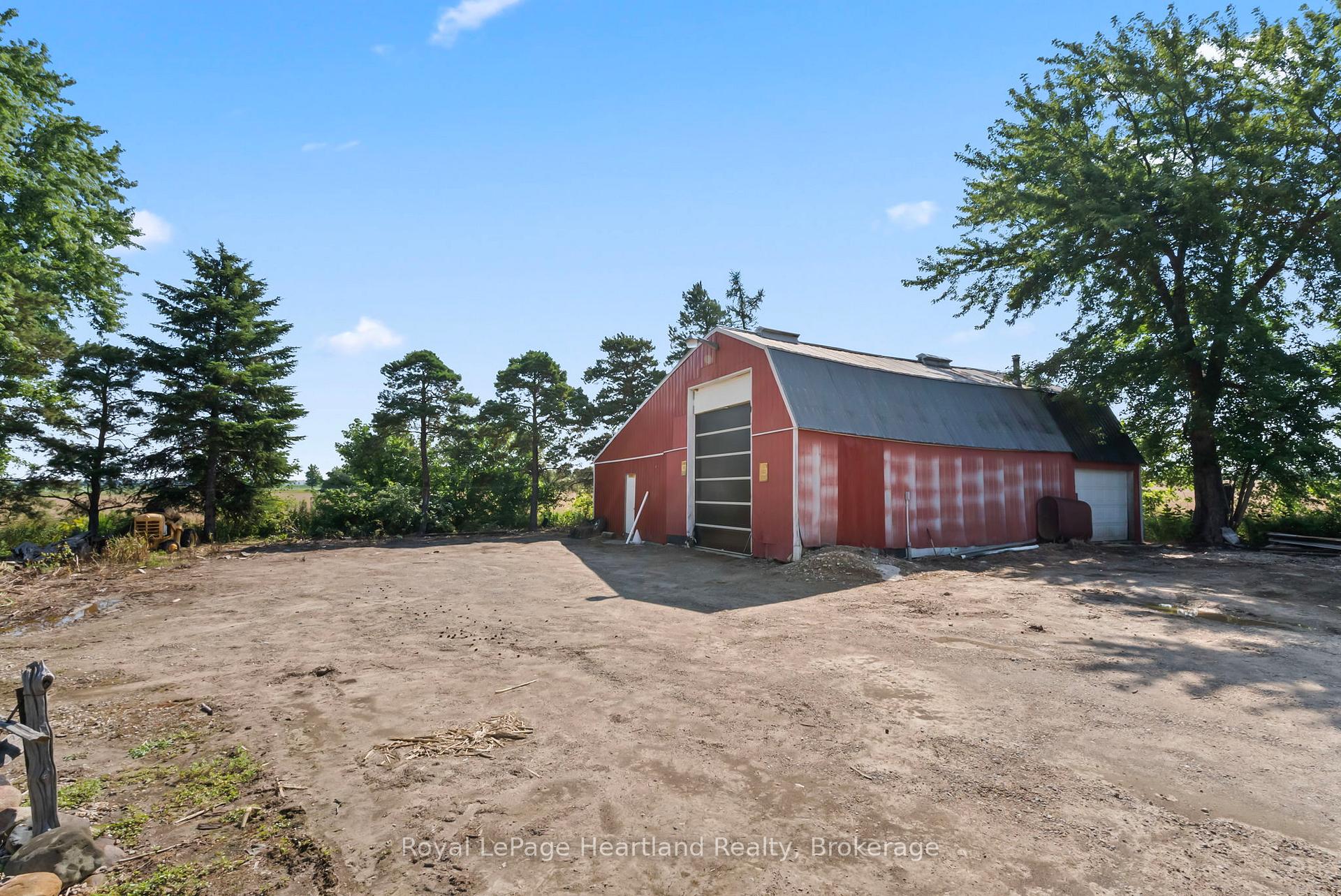 Photo 16 of 8715 Wellington Rd 7, Mapleton, Rural Mapleton — HOMEH