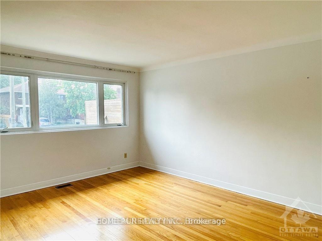 Photo 5 of 825 A Maitland Avenue, Ottawa, McKellar Heights — HOMEH