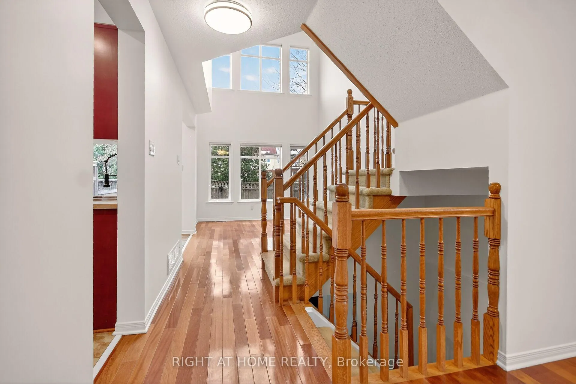 Photo 10 of 302 Goldridge Drive, Ottawa, Kanata - Kanata Lakes/Heritage Hills — HOMEH