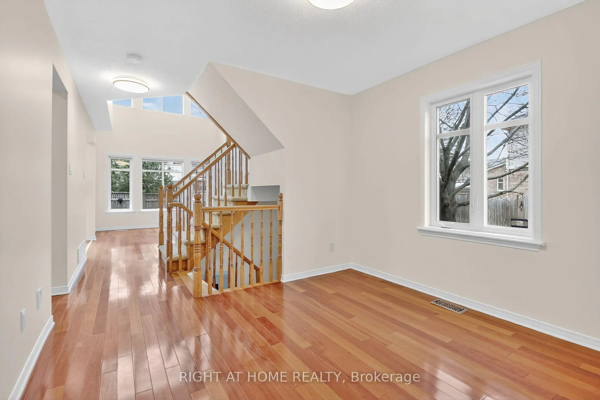 Photo 11 of 302 Goldridge Drive, Ottawa, Kanata - Kanata Lakes/Heritage Hills — HOMEH