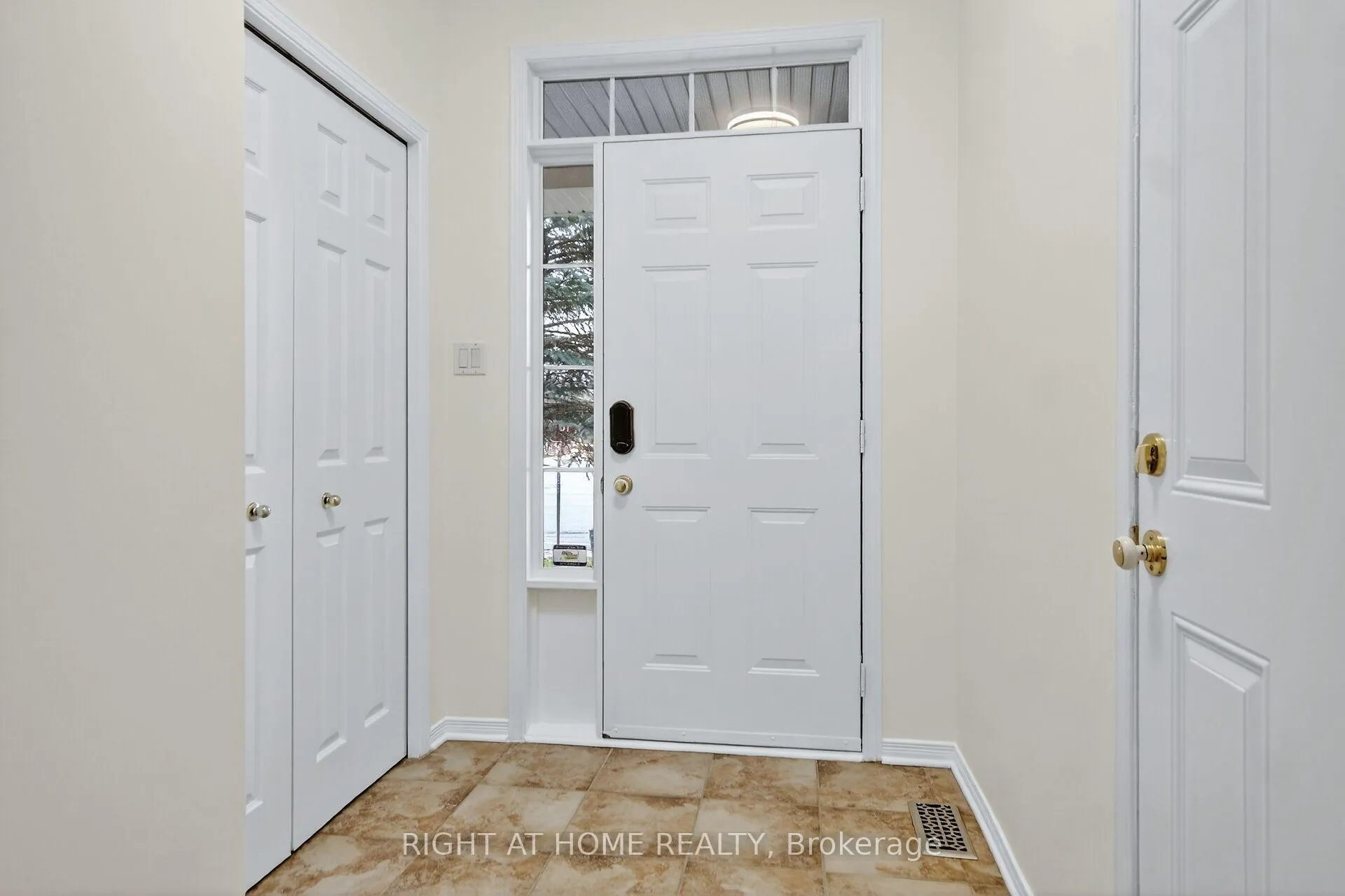 Photo 12 of 302 Goldridge Drive, Ottawa, Kanata - Kanata Lakes/Heritage Hills — HOMEH