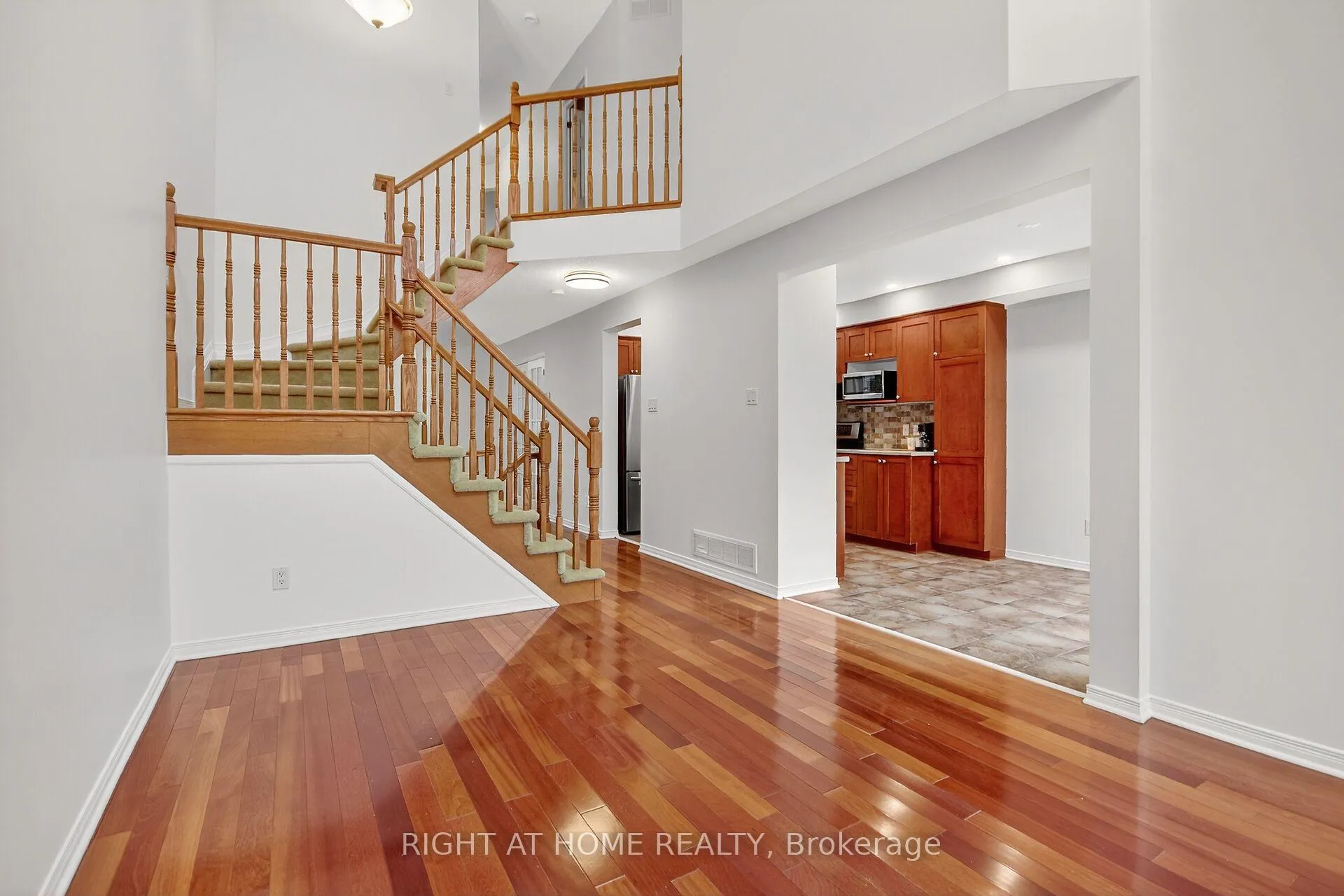 Photo 14 of 302 Goldridge Drive, Ottawa, Kanata - Kanata Lakes/Heritage Hills — HOMEH