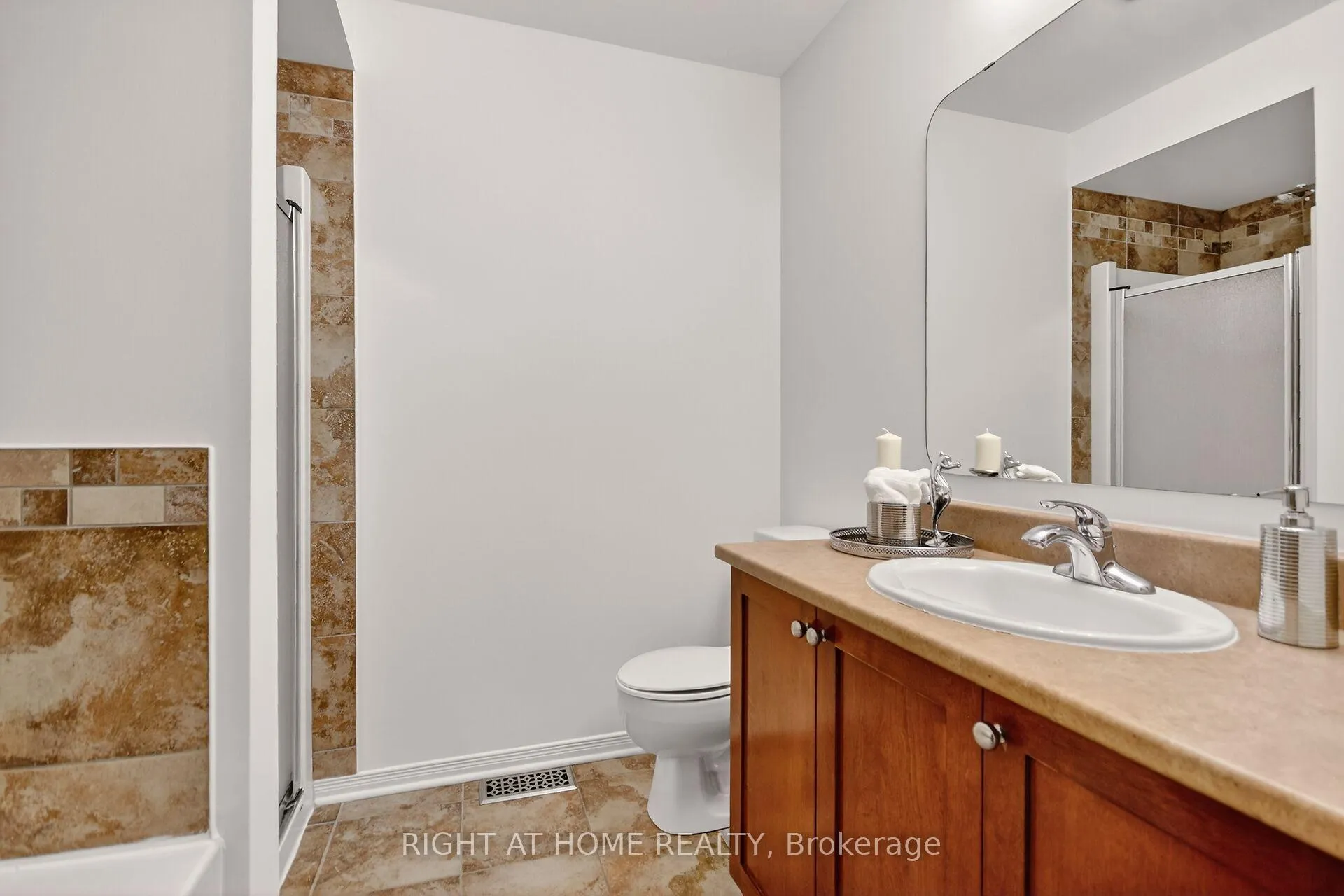 Photo 18 of 302 Goldridge Drive, Ottawa, Kanata - Kanata Lakes/Heritage Hills — HOMEH
