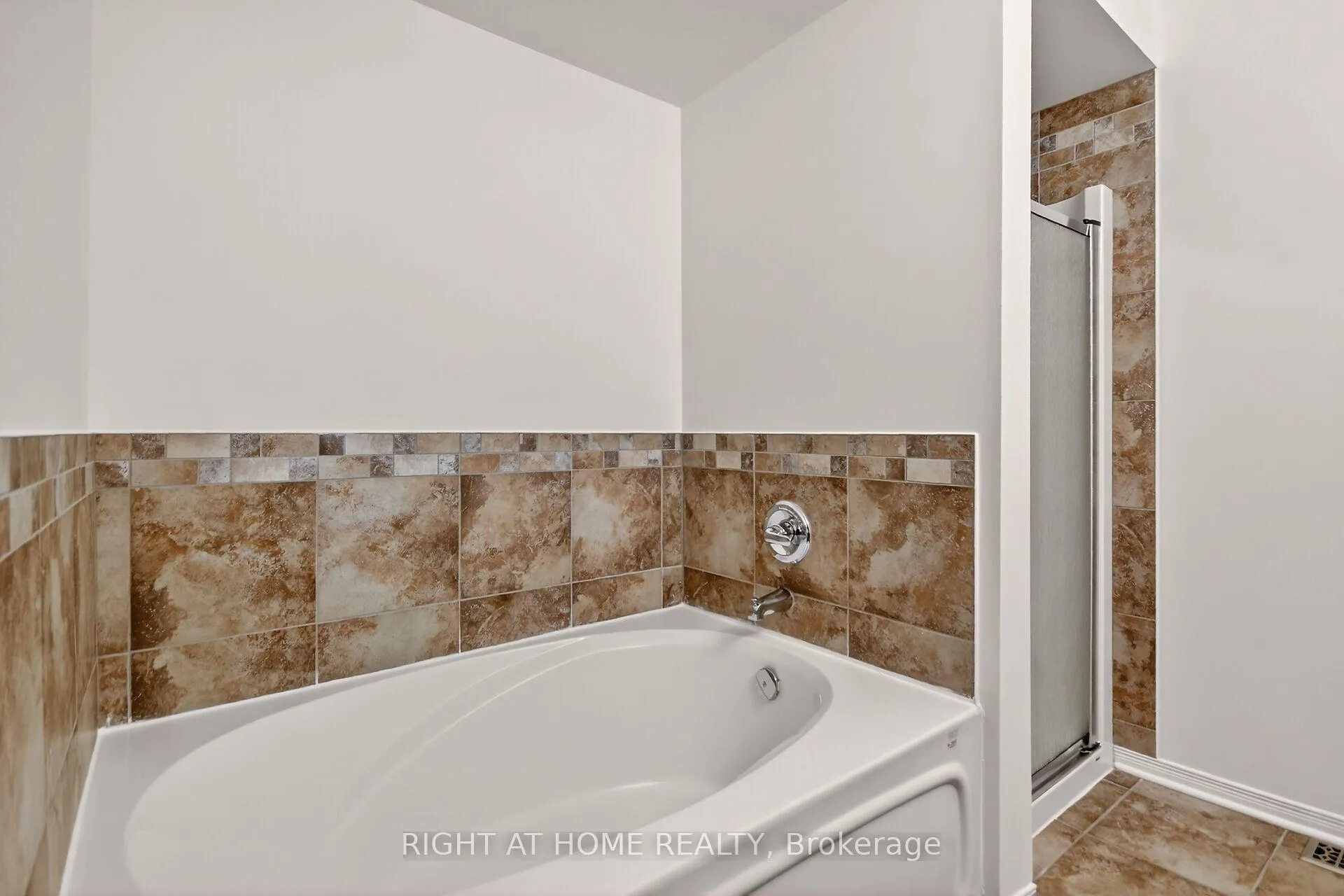 Photo 19 of 302 Goldridge Drive, Ottawa, Kanata - Kanata Lakes/Heritage Hills — HOMEH