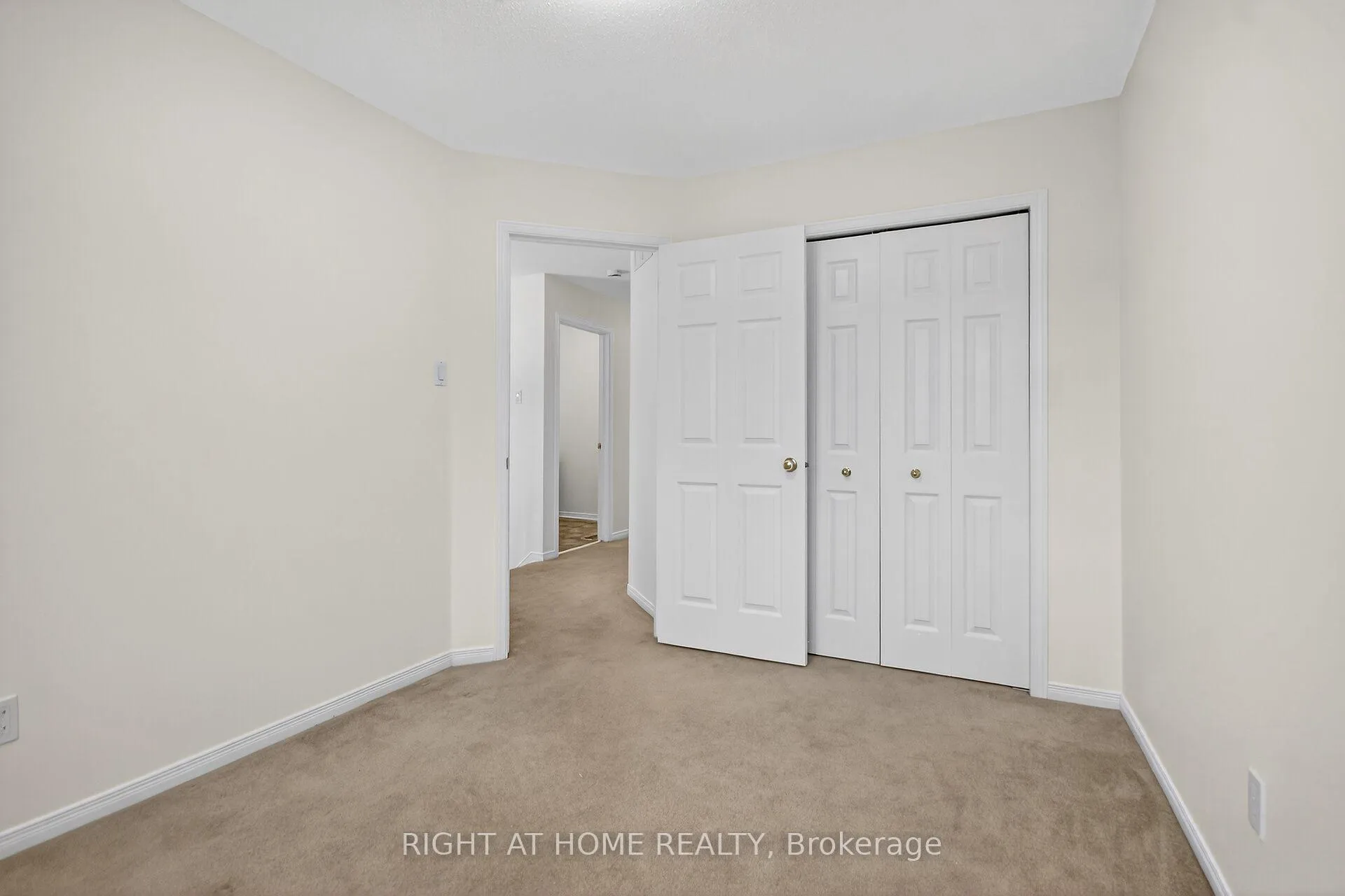Photo 23 of 302 Goldridge Drive, Ottawa, Kanata - Kanata Lakes/Heritage Hills — HOMEH