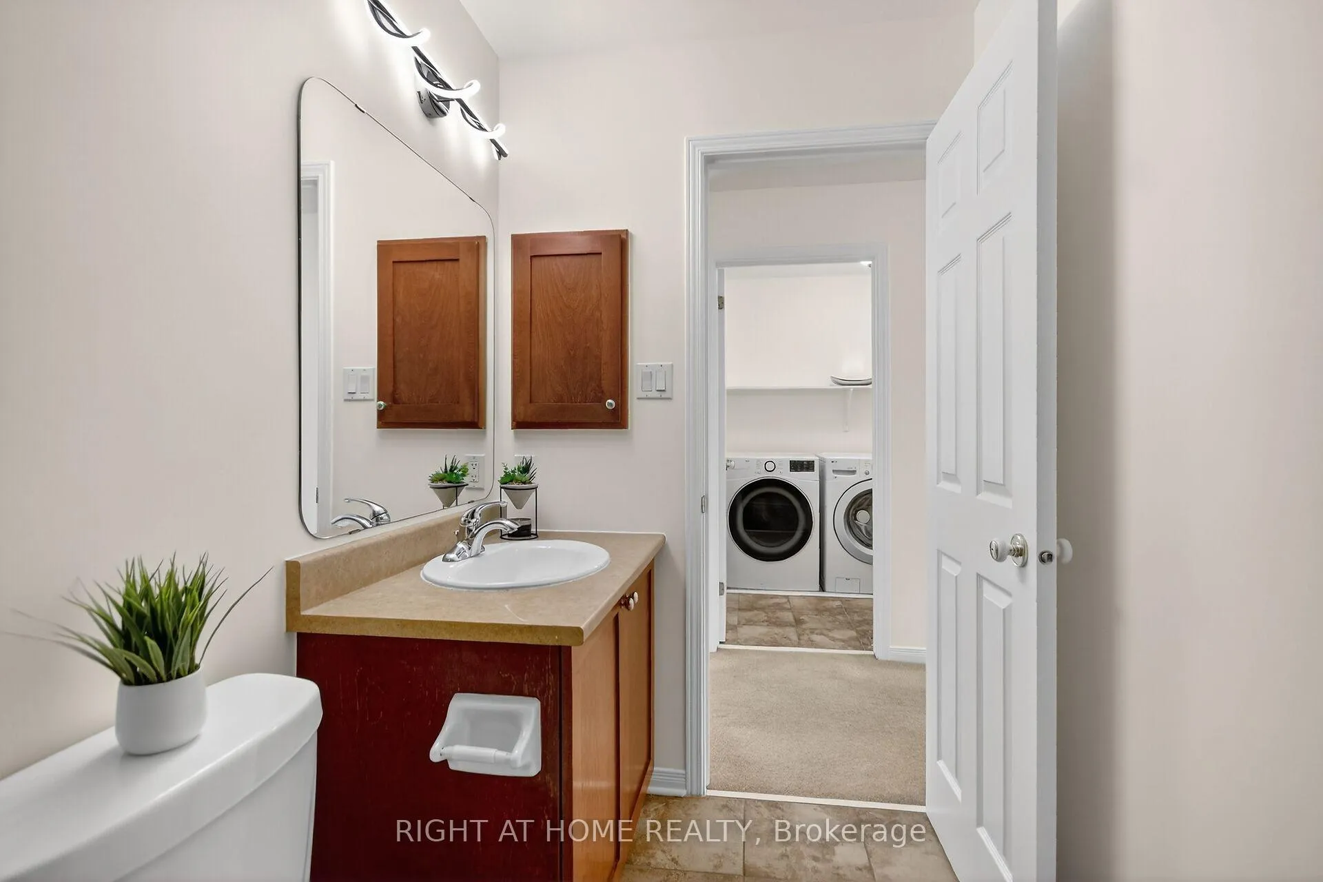 Photo 24 of 302 Goldridge Drive, Ottawa, Kanata - Kanata Lakes/Heritage Hills — HOMEH