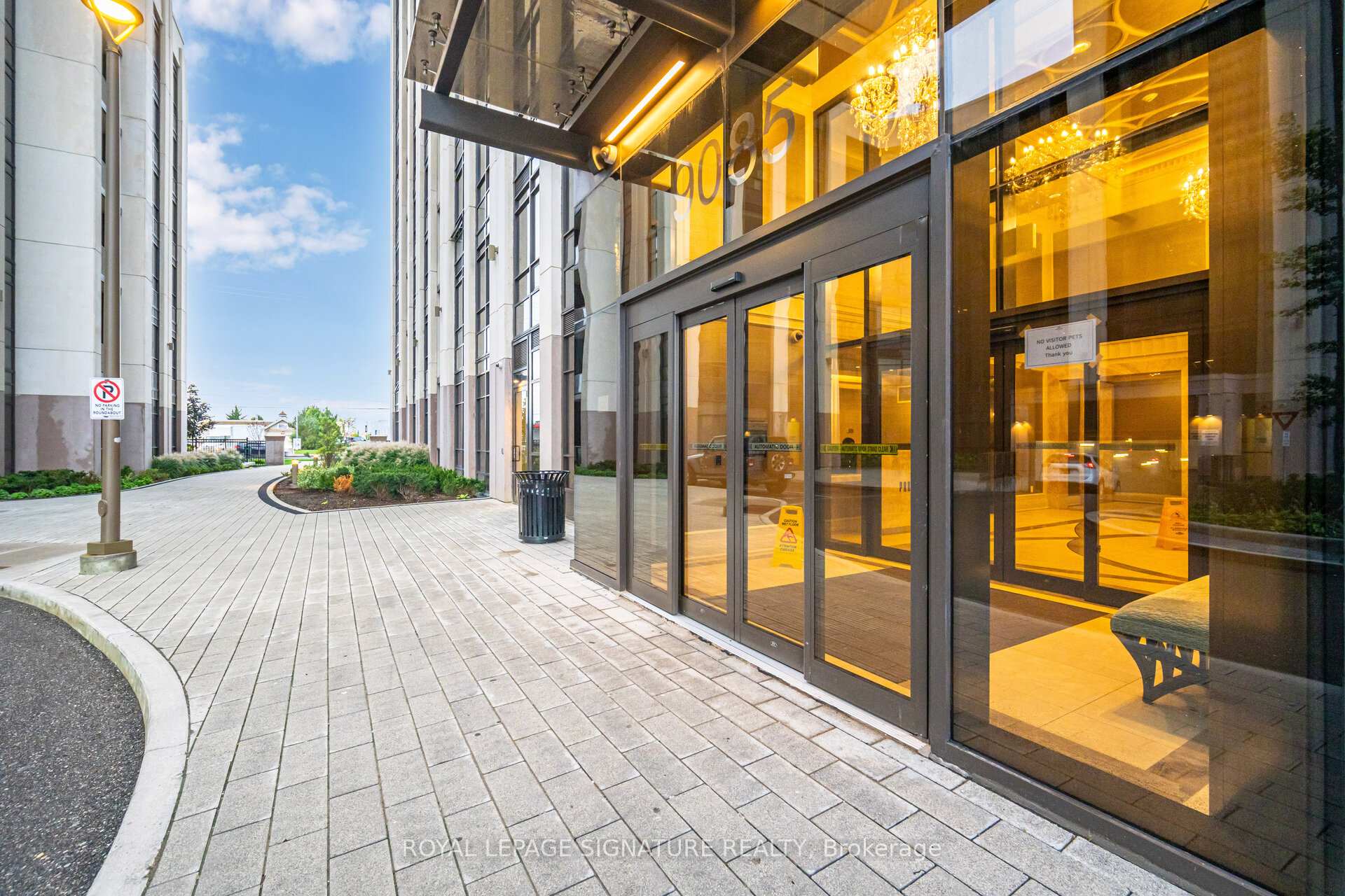 Photo 4 of Unit 308, 9085 Jane Street E, Vaughan, Concord — HOMEH