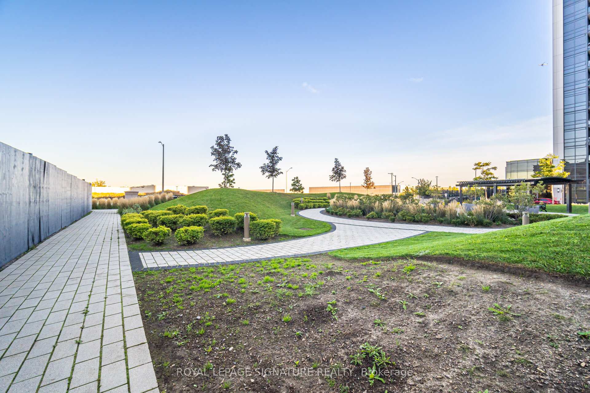 Photo 48 of Unit 308, 9085 Jane Street E, Vaughan, Concord — HOMEH