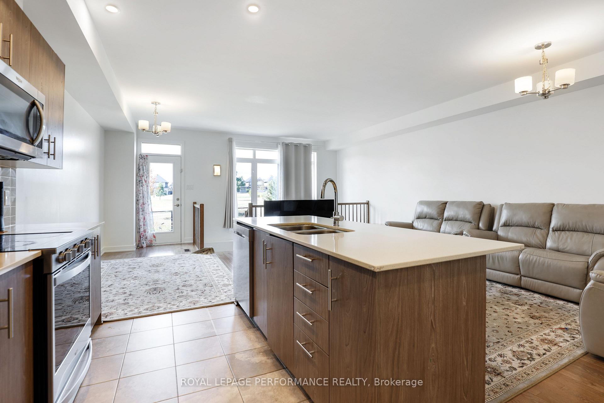 Photo 11 of 471 Fernside Street, Ottawa, Leitrim — HOMEH