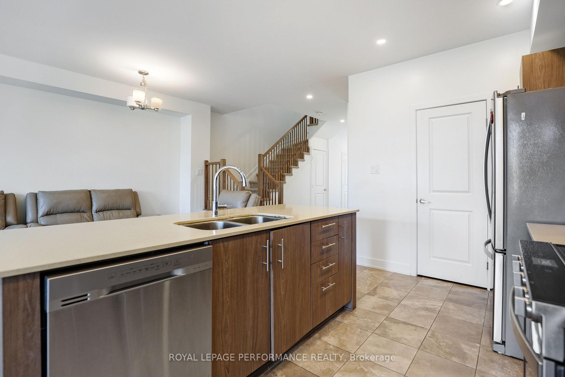 Photo 12 of 471 Fernside Street, Ottawa, Leitrim — HOMEH