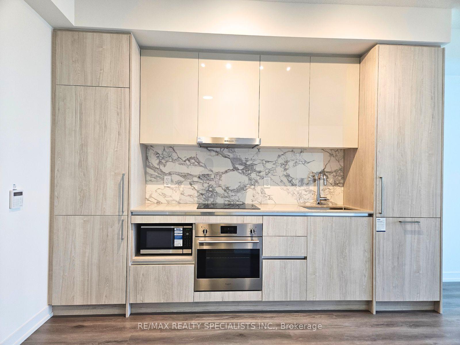 Photo 3 of Unit 4211, 225 Commerce Street, Vaughan, Vaughan Corporate Centre — HOMEH