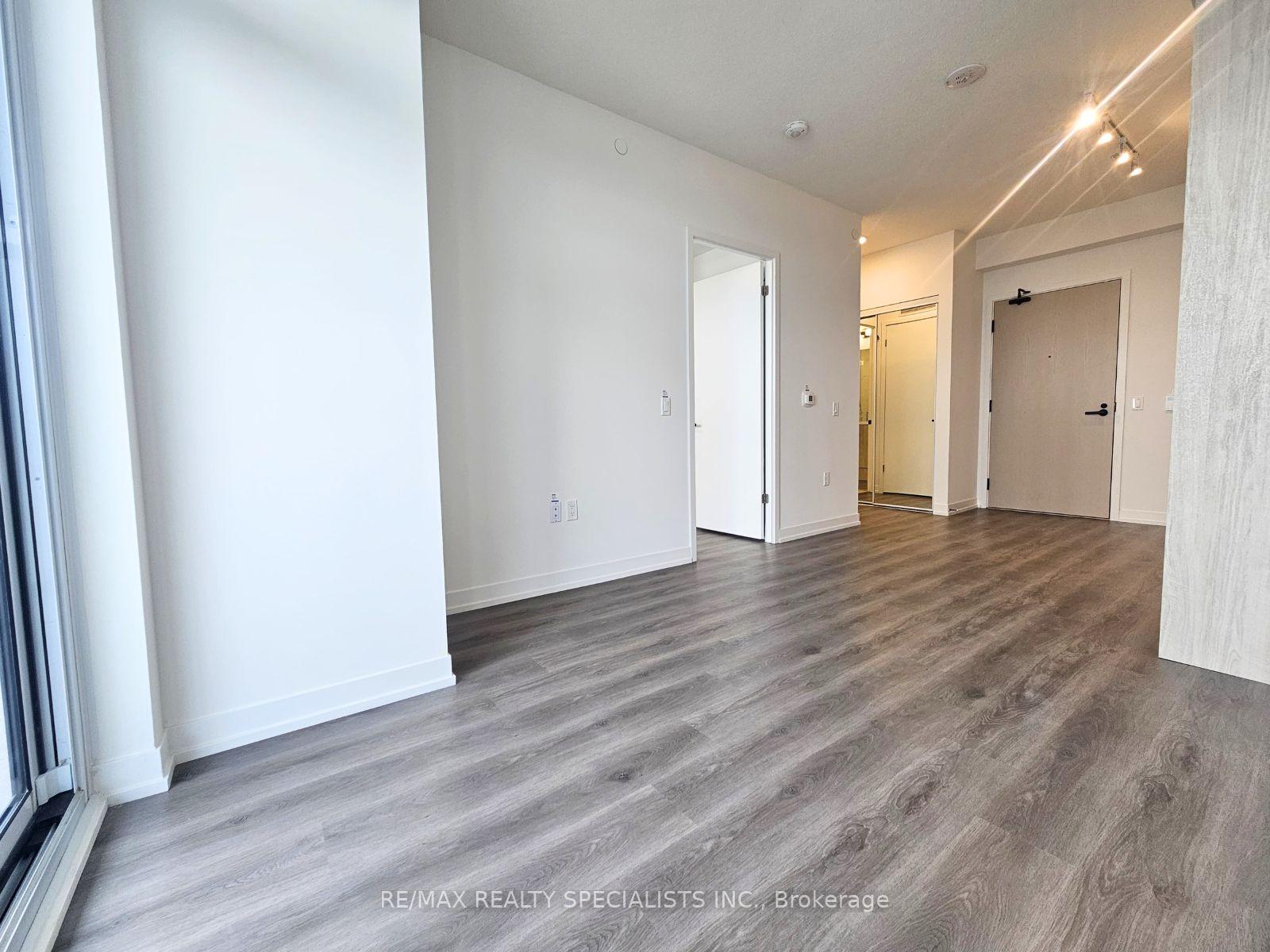 Photo 5 of Unit 4211, 225 Commerce Street, Vaughan, Vaughan Corporate Centre — HOMEH