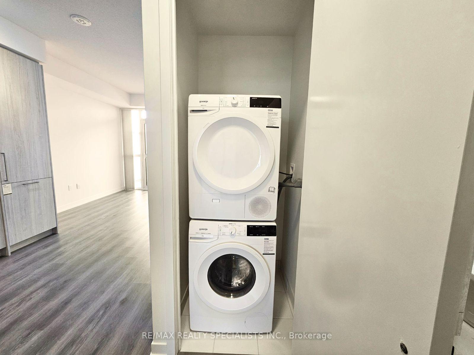 Photo 9 of Unit 4211, 225 Commerce Street, Vaughan, Vaughan Corporate Centre — HOMEH