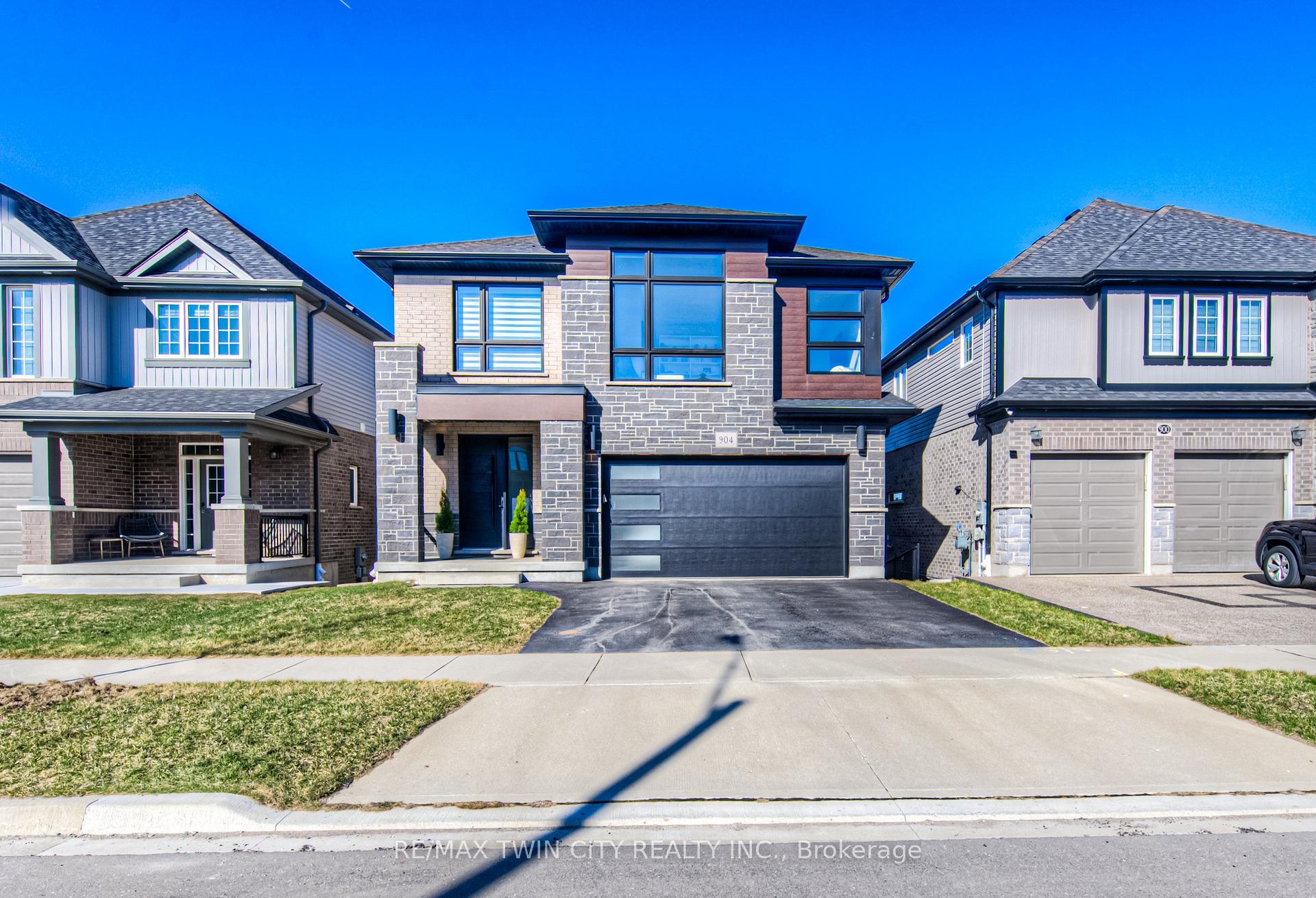 Photo 2 of 904 Thomas Pedder Court, Kitchener — HOMEH