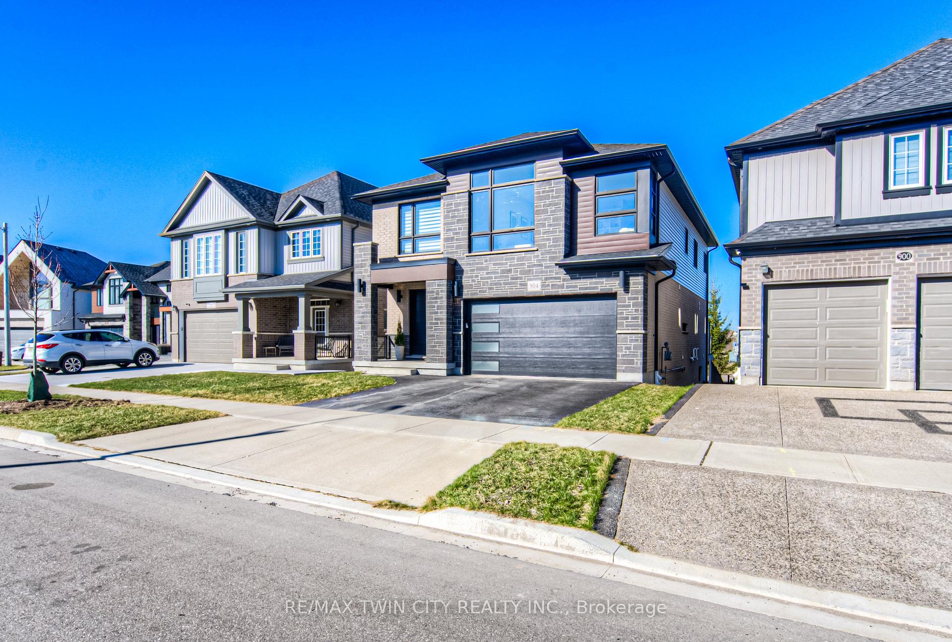 Photo 3 of 904 Thomas Pedder Court, Kitchener — HOMEH