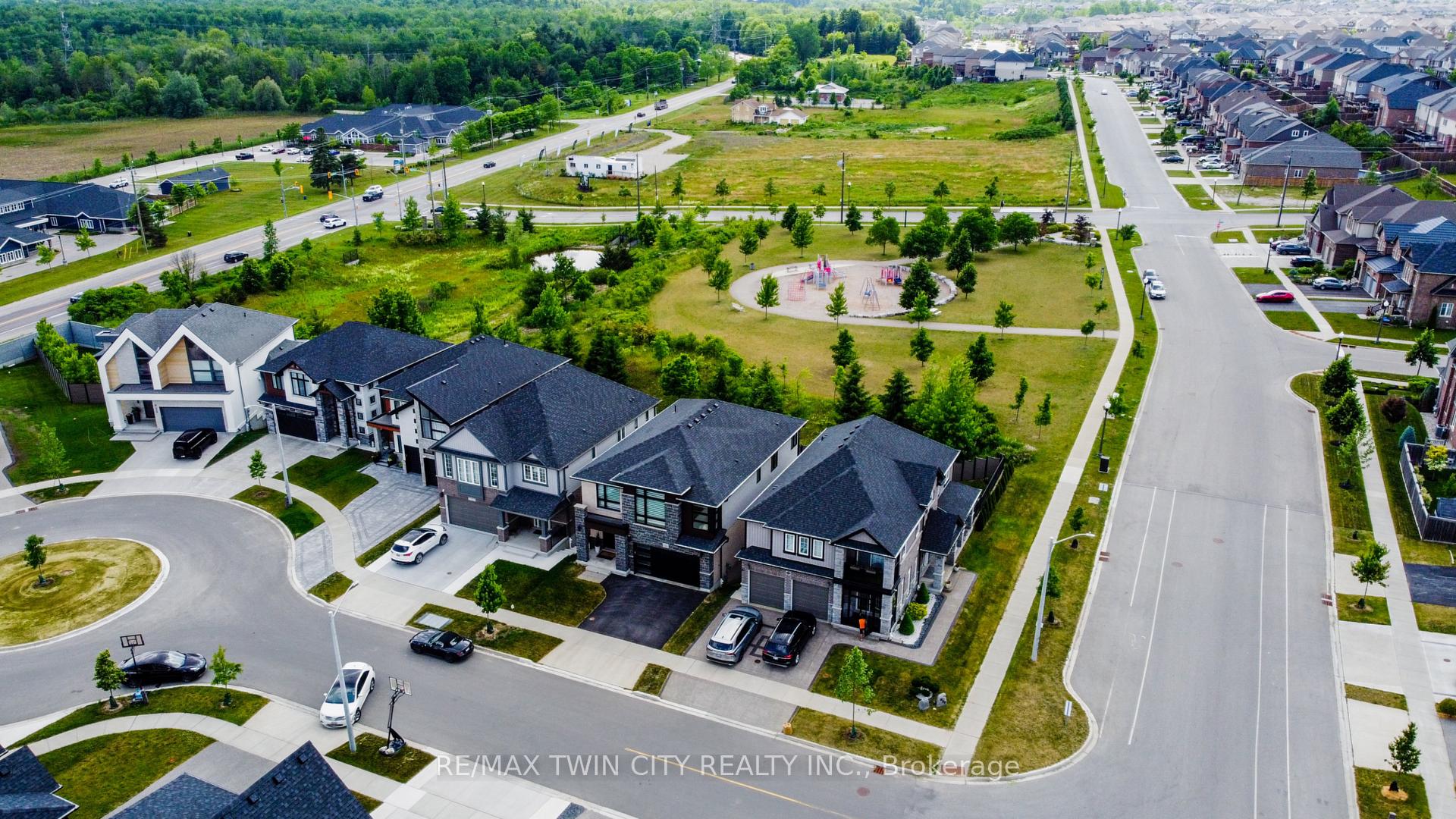 Photo 4 of 904 Thomas Pedder Court, Kitchener — HOMEH