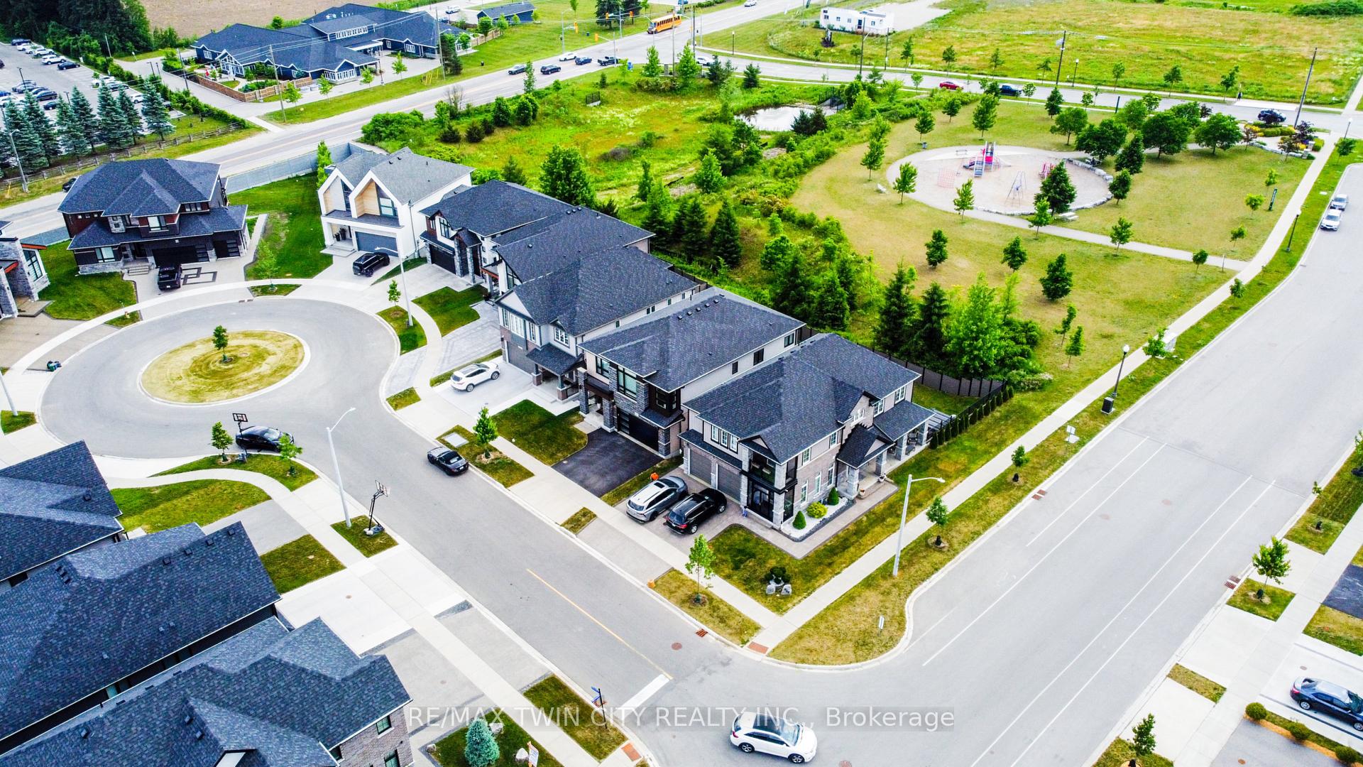 Photo 5 of 904 Thomas Pedder Court, Kitchener — HOMEH