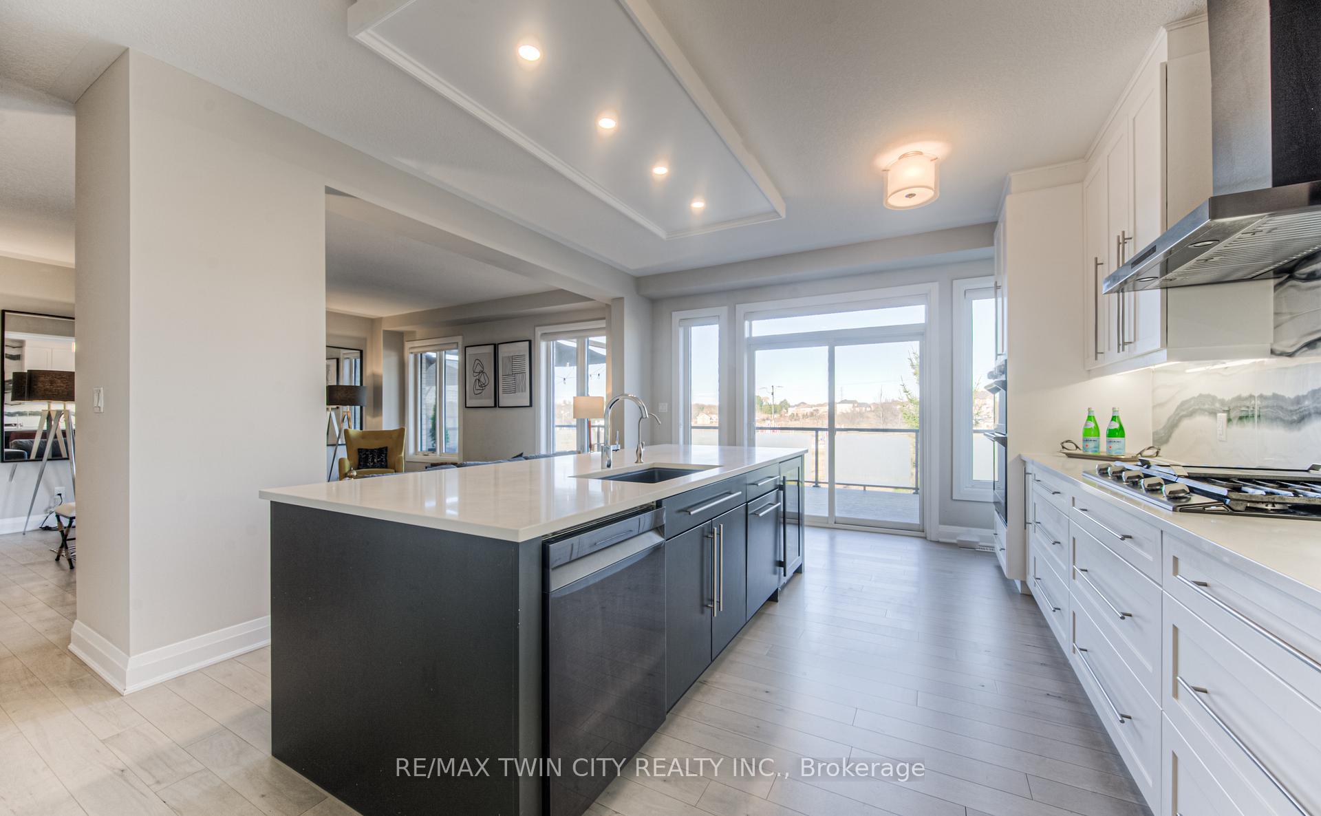 Photo 14 of 904 Thomas Pedder Court, Kitchener — HOMEH