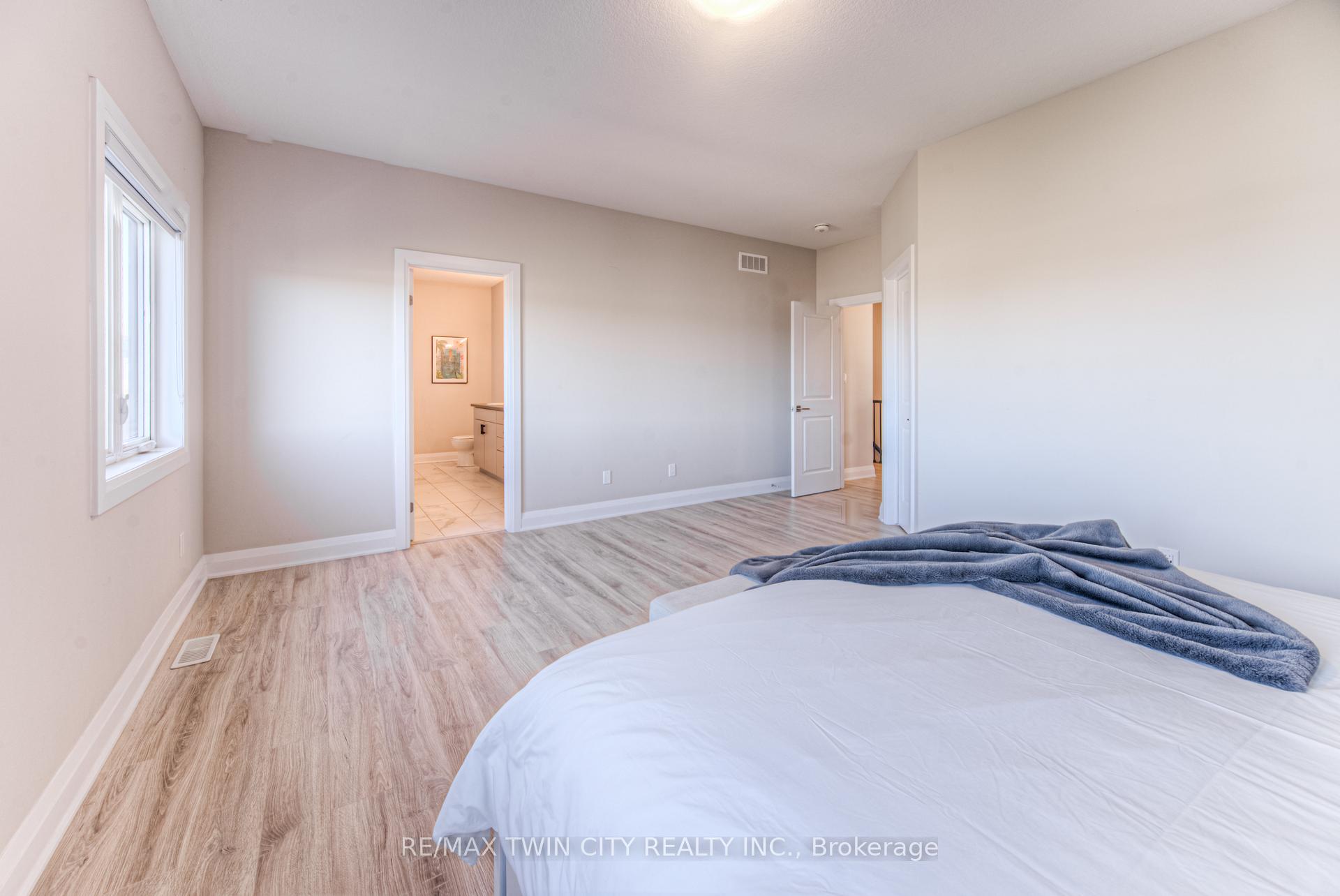 Photo 23 of 904 Thomas Pedder Court, Kitchener — HOMEH