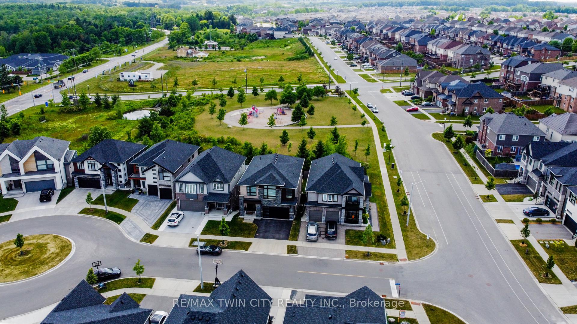 Photo 40 of 904 Thomas Pedder Court, Kitchener — HOMEH