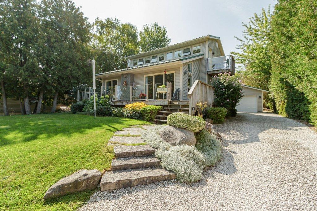 Front of 142 Lakeshore Road S