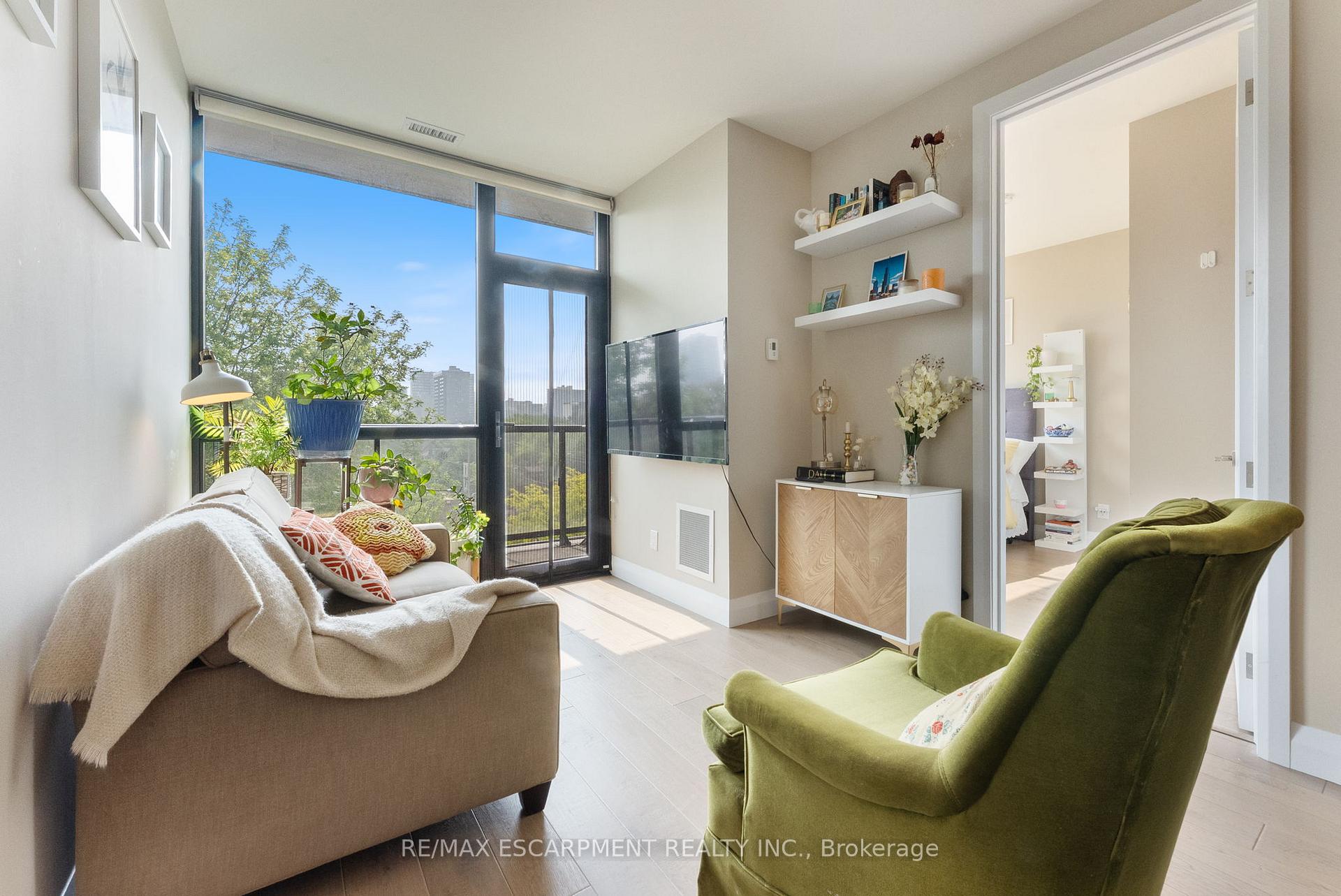 Photo 6 of Unit 502, 101 Locke Street S, Hamilton, Kirkendall — HOMEH