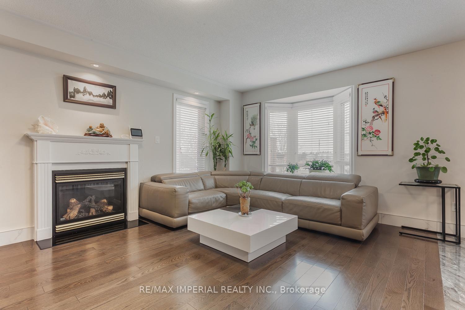 Photo 4 of 85 Maple Ridge Crescent E, Markham, Greensborough — HOMEH