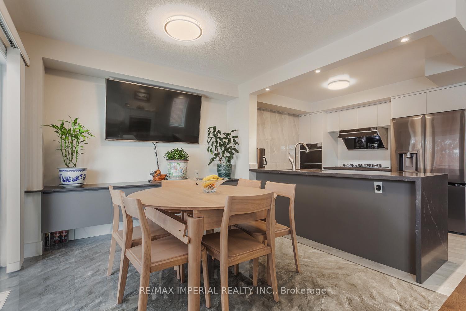 Photo 7 of 85 Maple Ridge Crescent E, Markham, Greensborough — HOMEH