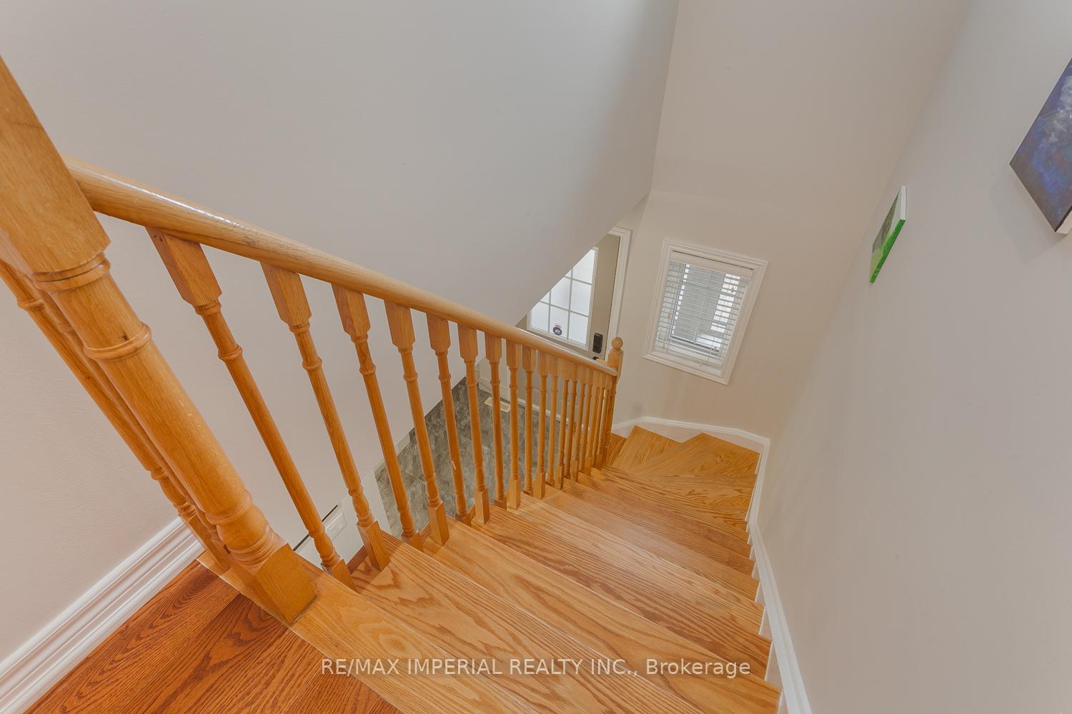 Photo 11 of 85 Maple Ridge Crescent E, Markham, Greensborough — HOMEH