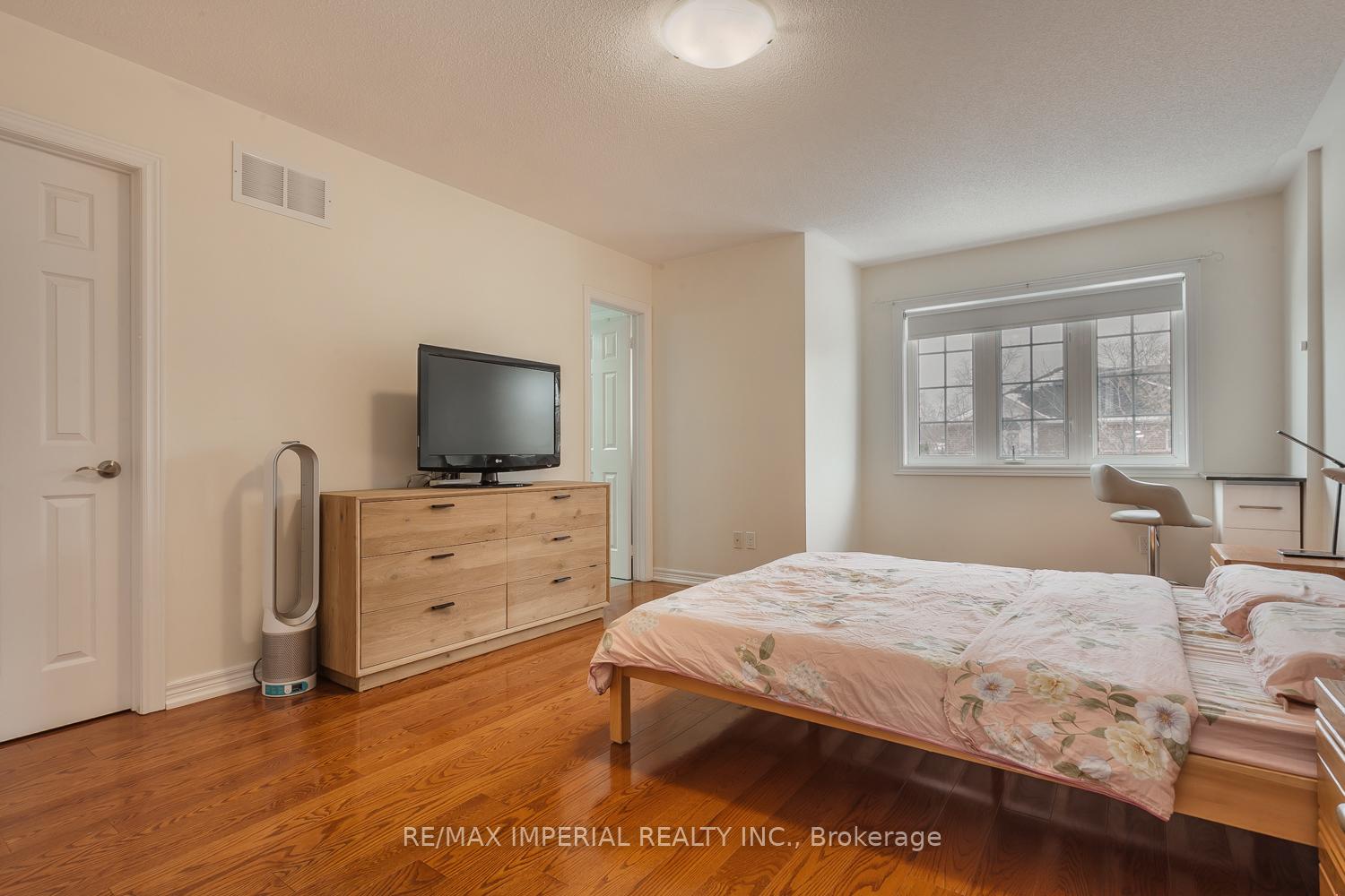 Photo 12 of 85 Maple Ridge Crescent E, Markham, Greensborough — HOMEH