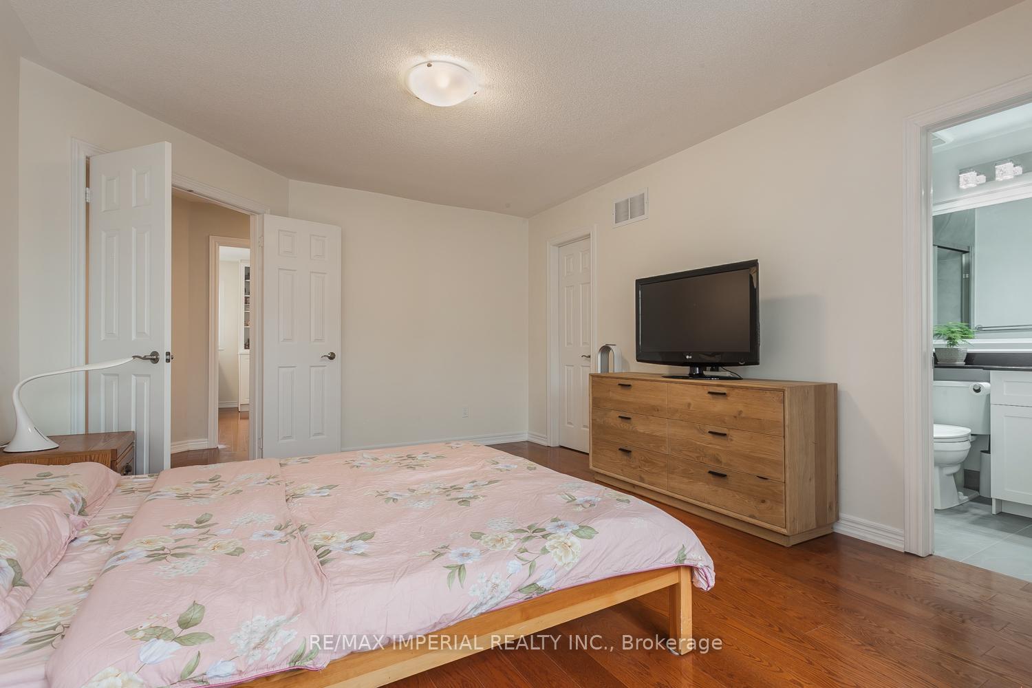 Photo 13 of 85 Maple Ridge Crescent E, Markham, Greensborough — HOMEH