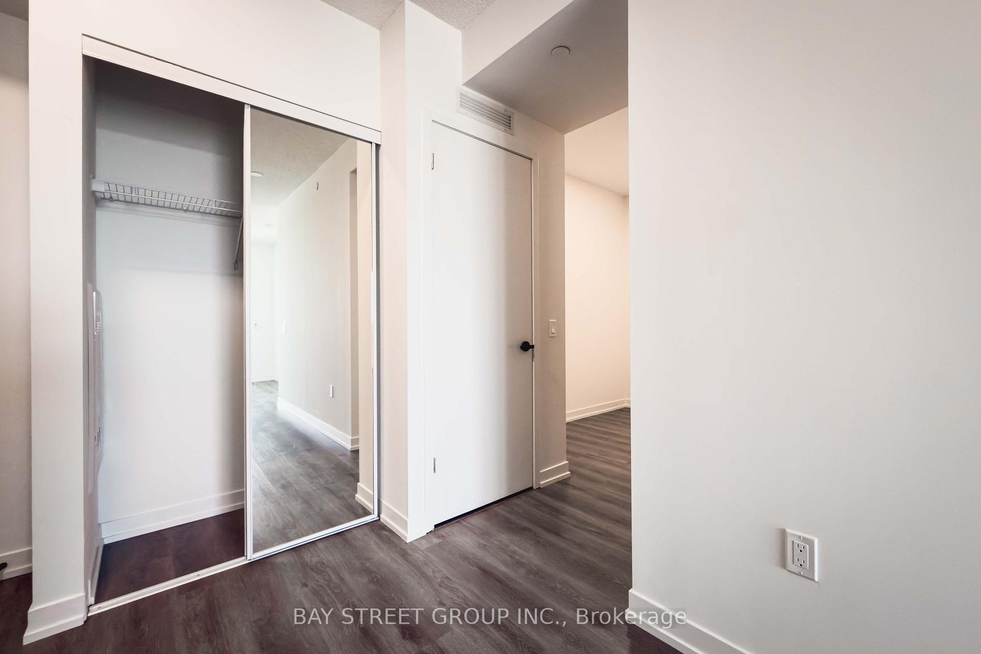 Photo 5 of Unit 2008, 225 Commerce Street, Vaughan, Vaughan Corporate Centre — HOMEH