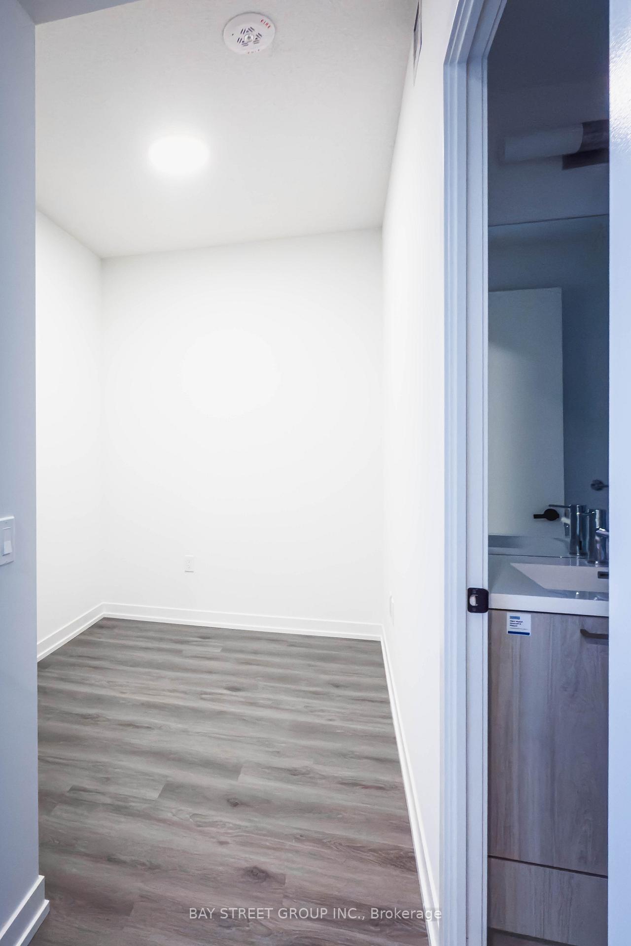 Photo 8 of Unit 2008, 225 Commerce Street, Vaughan, Vaughan Corporate Centre — HOMEH