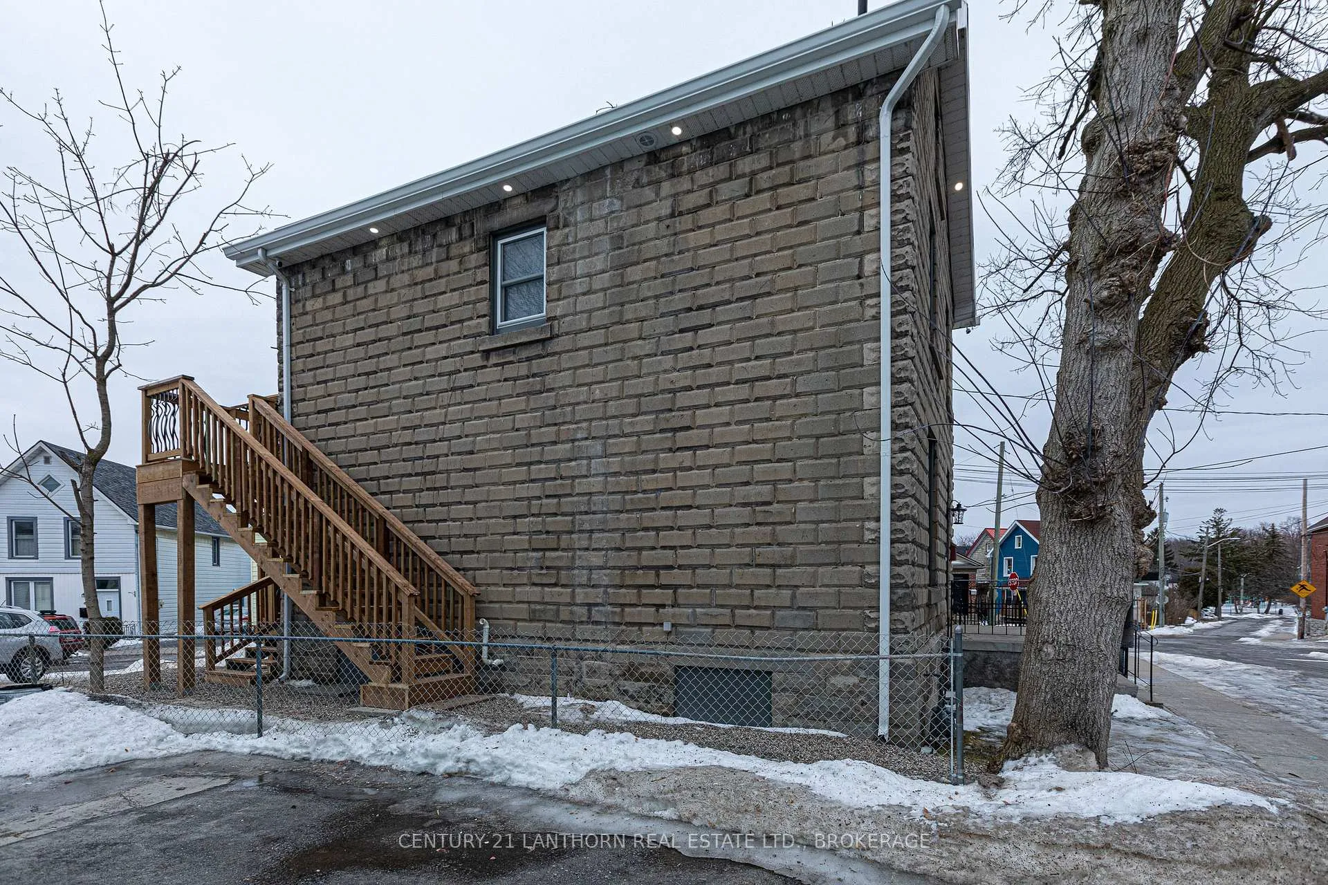 Photo 24 of 45 Chestnut Street, Kingston, East of Sir John A. Blvd — HOMEH
