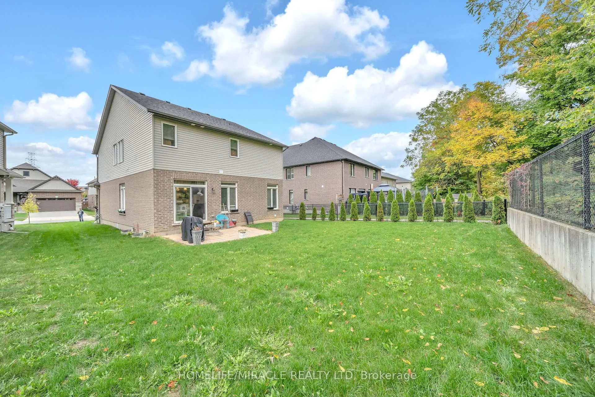 Photo 13 of 79 Elmbank Trail, Kitchener, Doon South — HOMEH