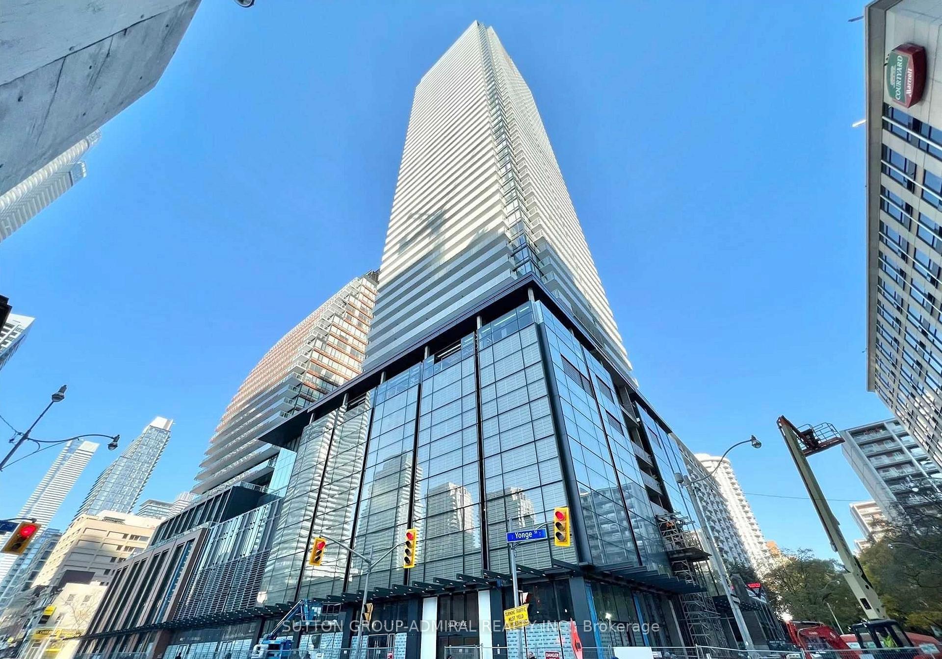 Front of Unit 812, 501 Yonge Street