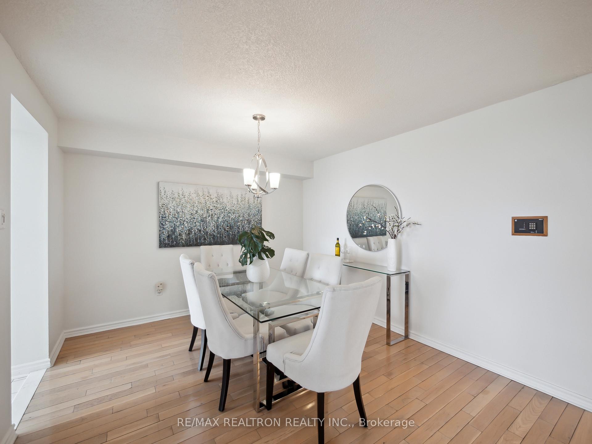 Photo 14 of Unit 704, 343 Clark Avenue W, Vaughan, Crestwood-Springfarm-Yorkhill — HOMEH