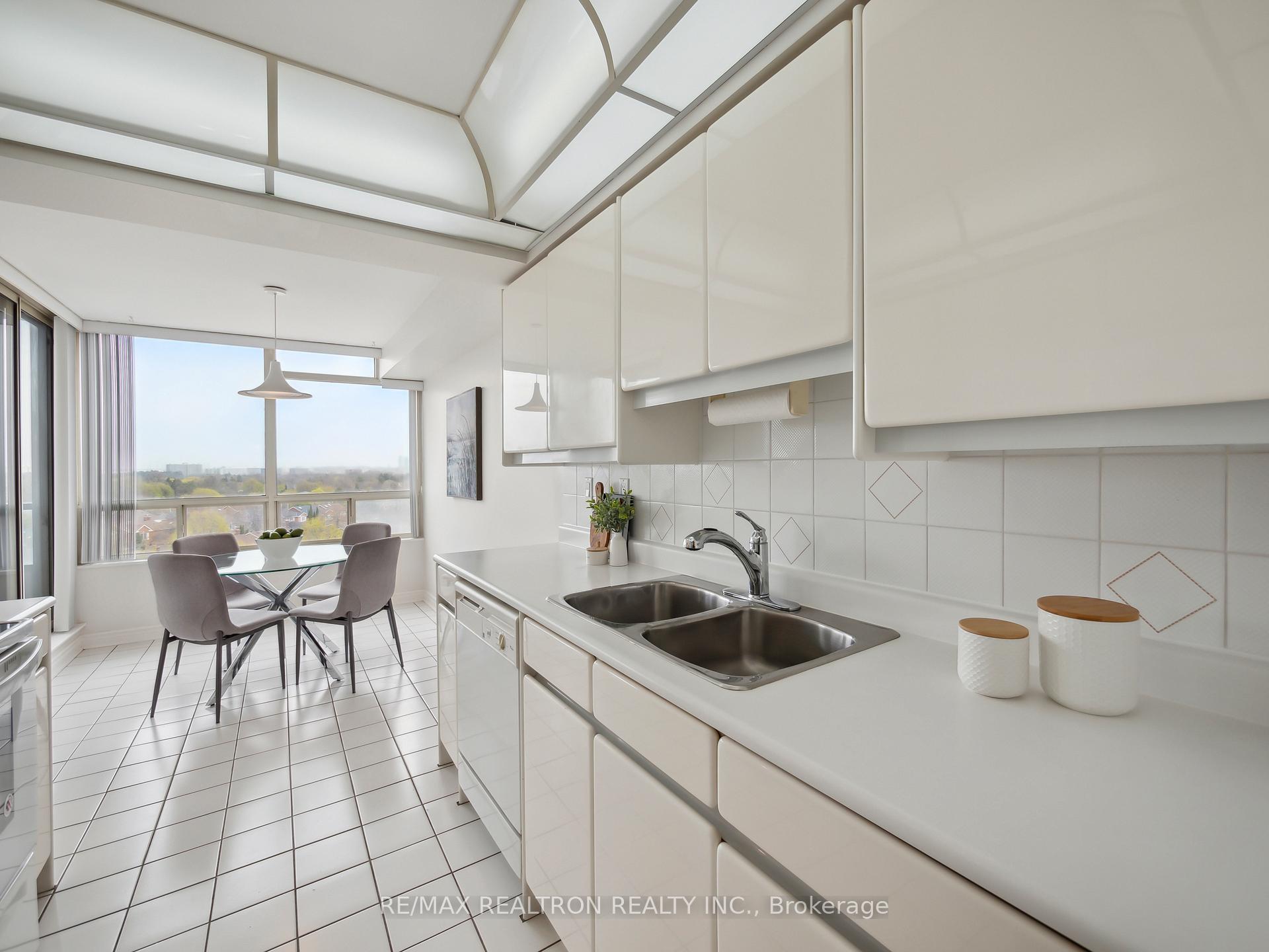 Photo 6 of Unit 704, 343 Clark Avenue W, Vaughan, Crestwood-Springfarm-Yorkhill — HOMEH