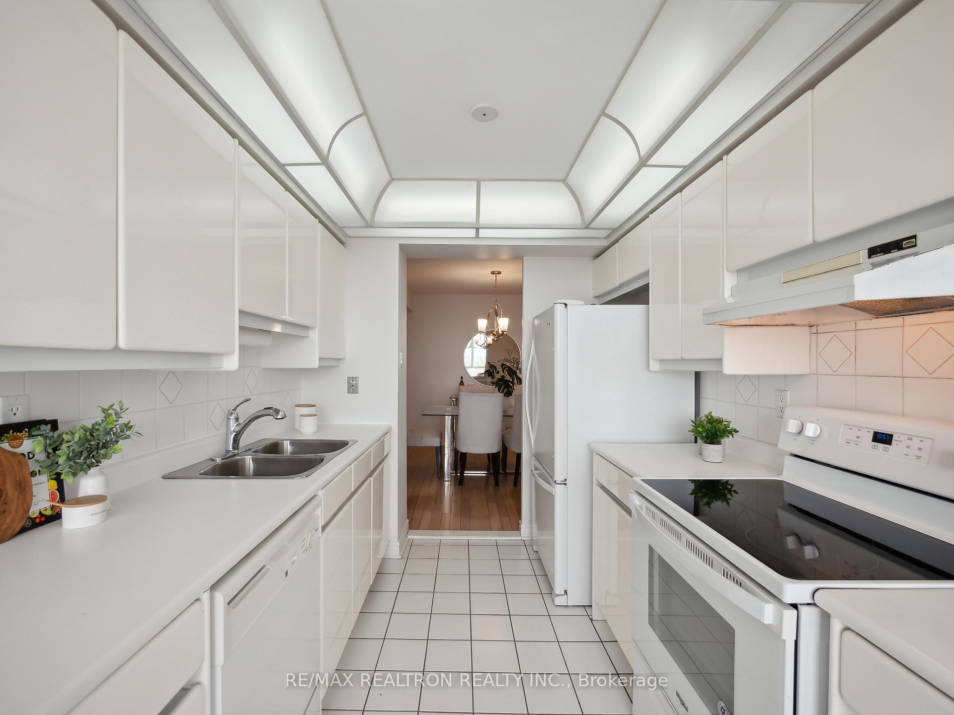 Photo 31 of Unit 704, 343 Clark Avenue W, Vaughan, Crestwood-Springfarm-Yorkhill — HOMEH
