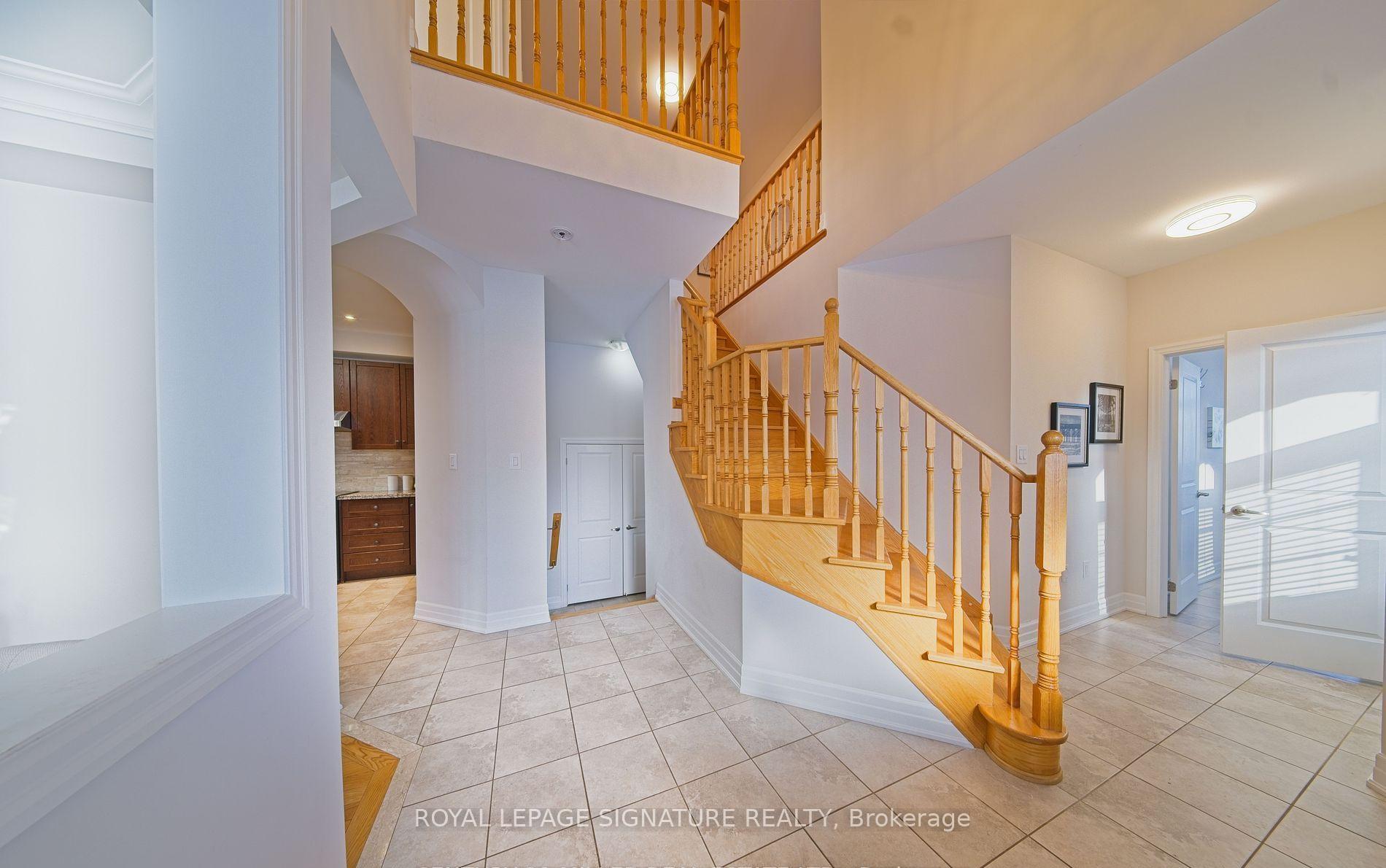 Photo 3 of 54 Spring Hill Drive, King, King City — HOMEH