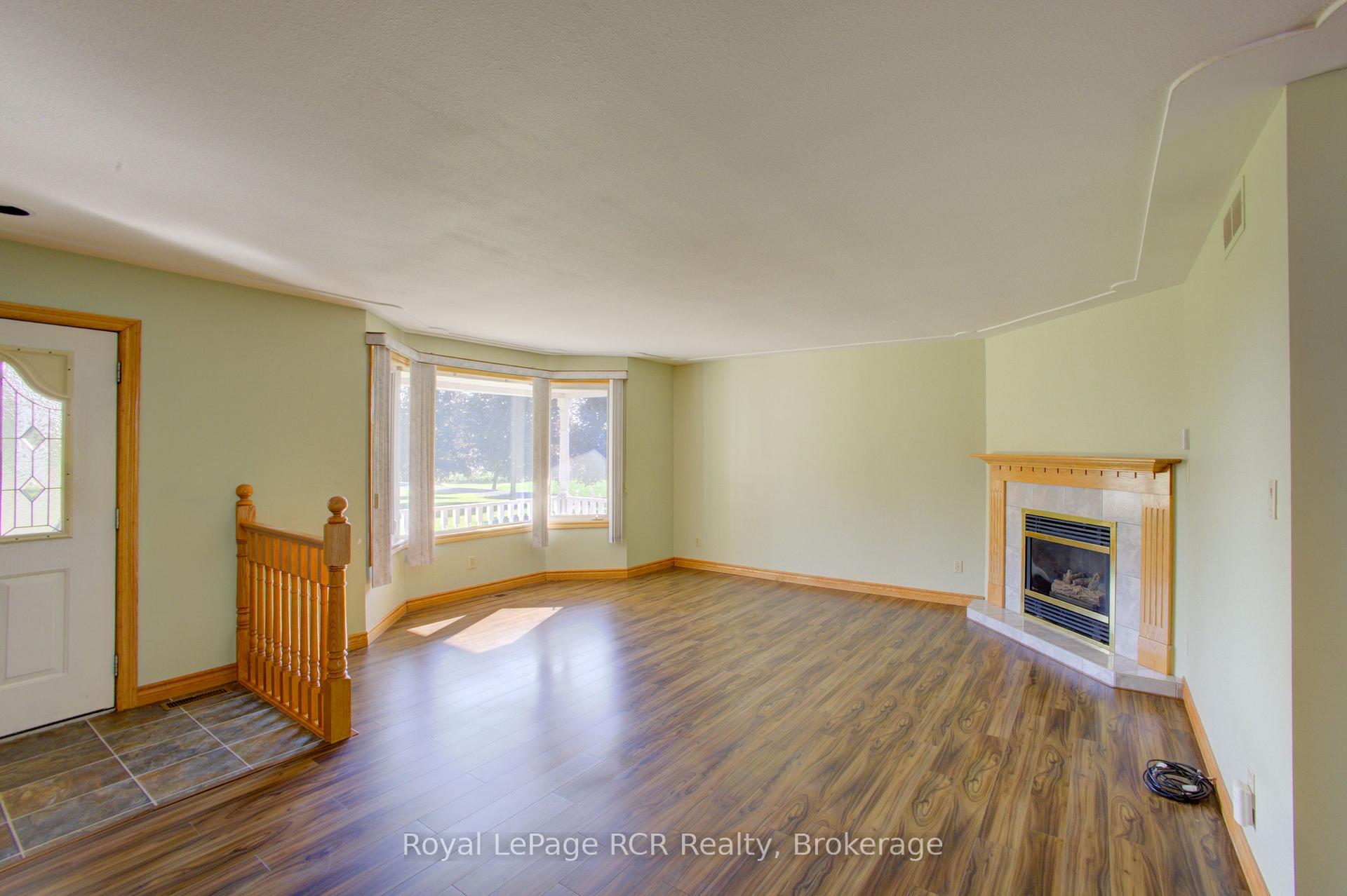 Photo 5 of 7218 16th Line, Mapleton, Rural Mapleton — HOMEH