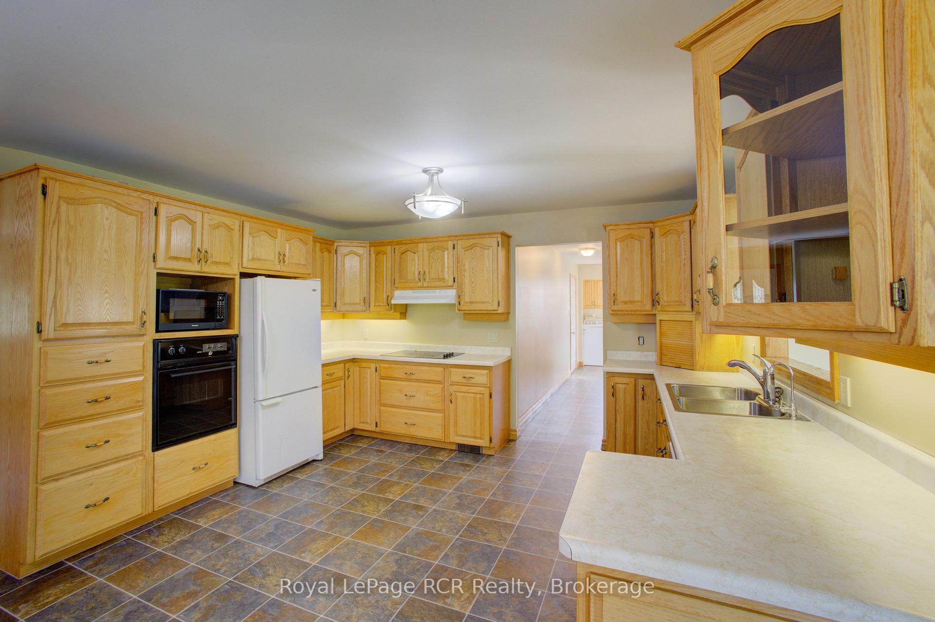 Photo 8 of 7218 16th Line, Mapleton, Rural Mapleton — HOMEH