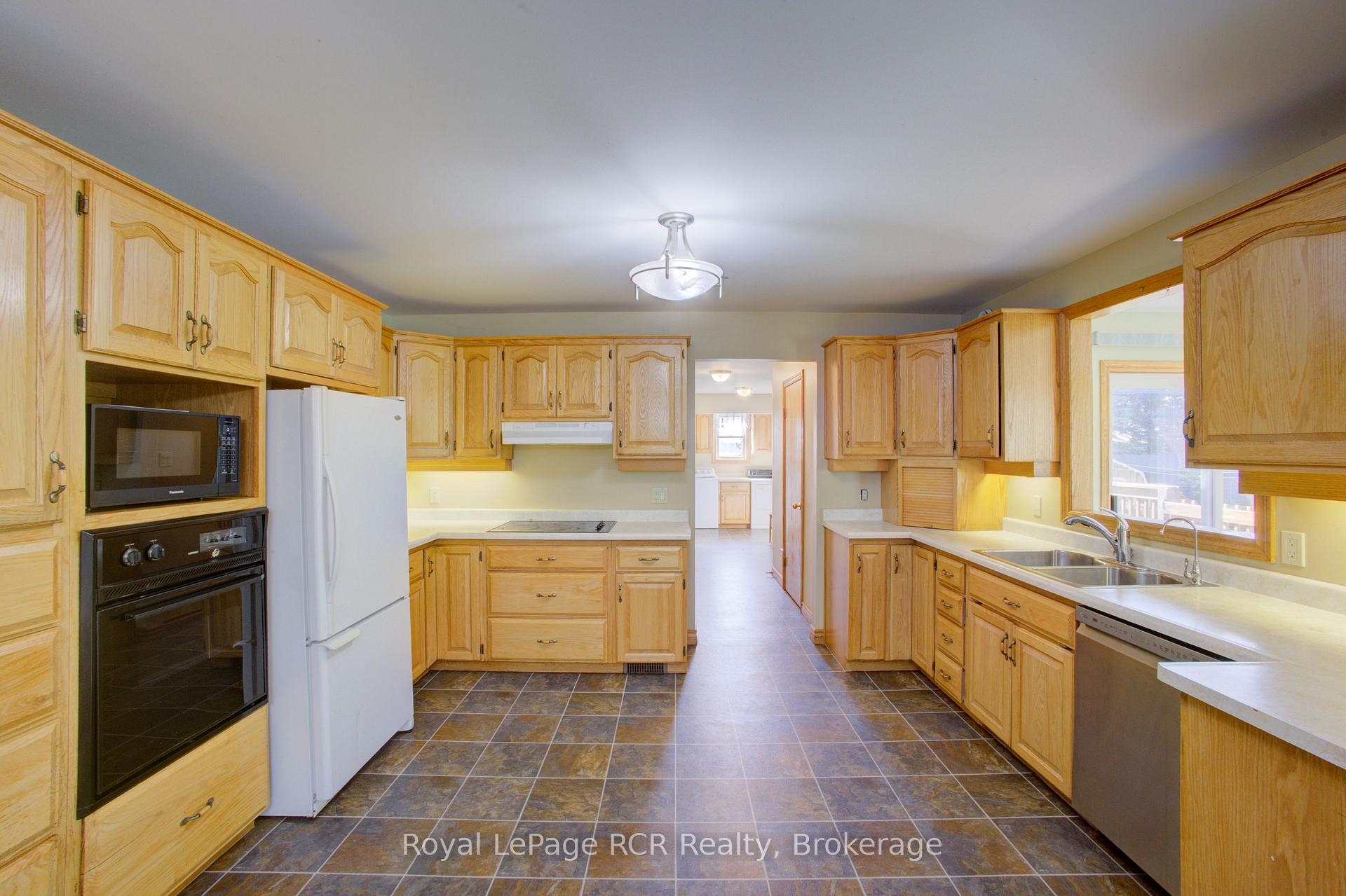 Photo 9 of 7218 16th Line, Mapleton, Rural Mapleton — HOMEH