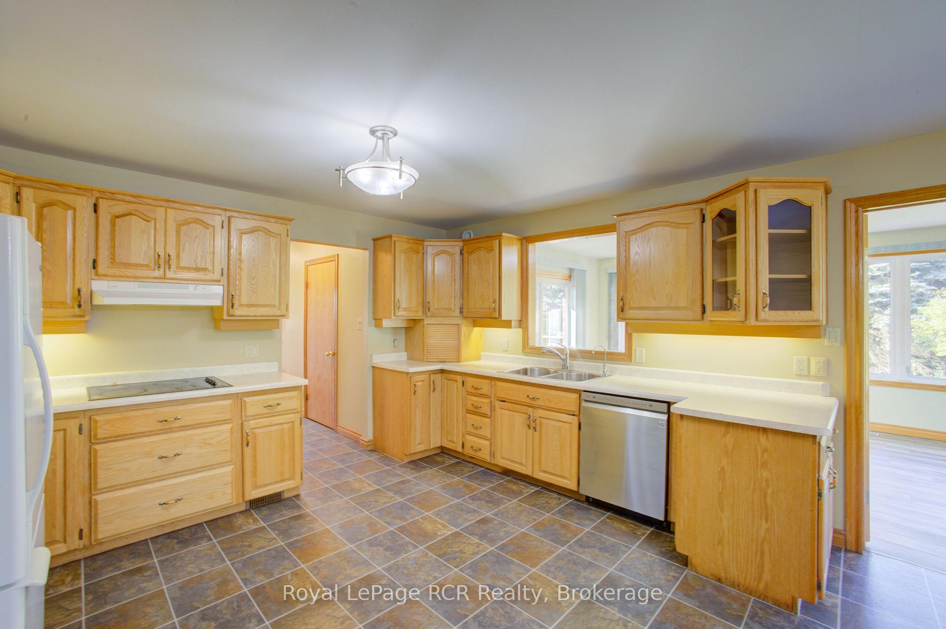 Photo 10 of 7218 16th Line, Mapleton, Rural Mapleton — HOMEH