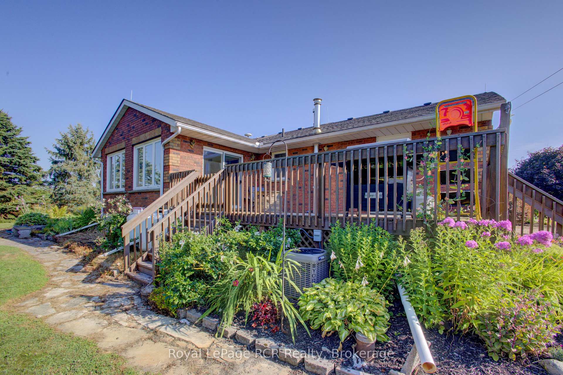 Photo 35 of 7218 16th Line, Mapleton, Rural Mapleton — HOMEH