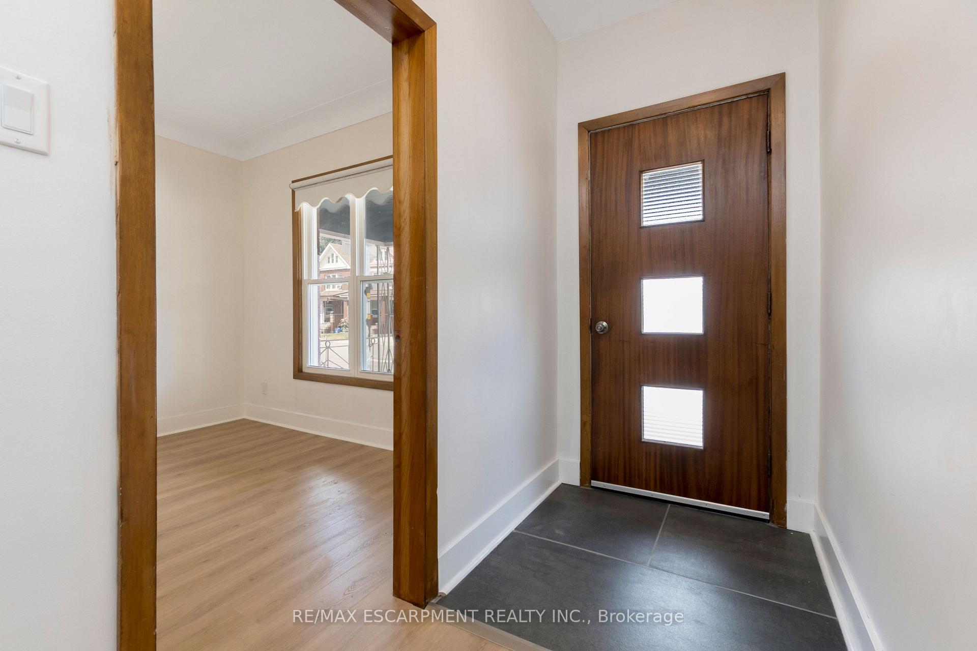 Photo 3 of Unit Upper, 48 Sherman Avenue N, Hamilton, Gibson — HOMEH
